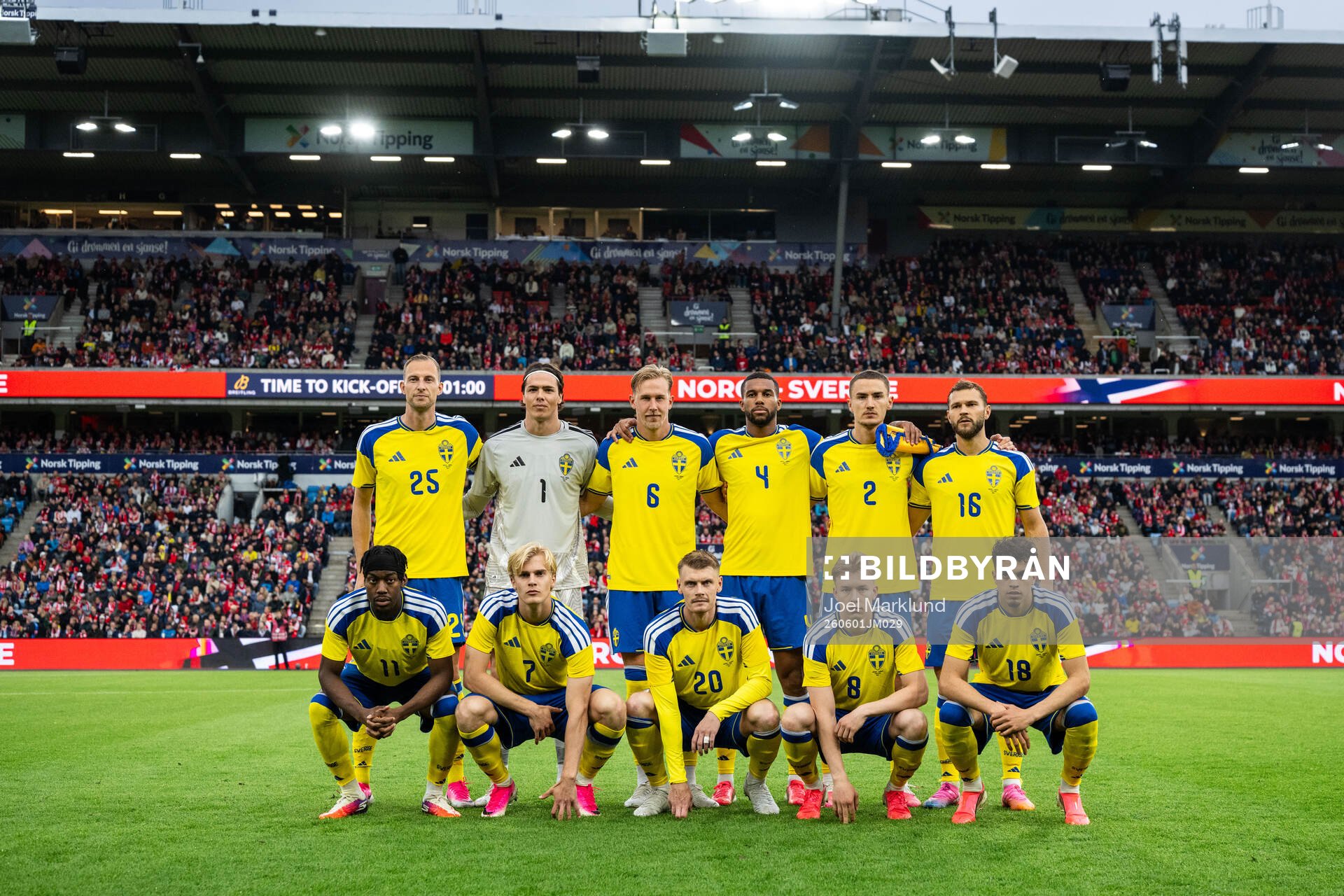 Gustaf Nilsson, goalkeeper Jacob Widell Zetterström,