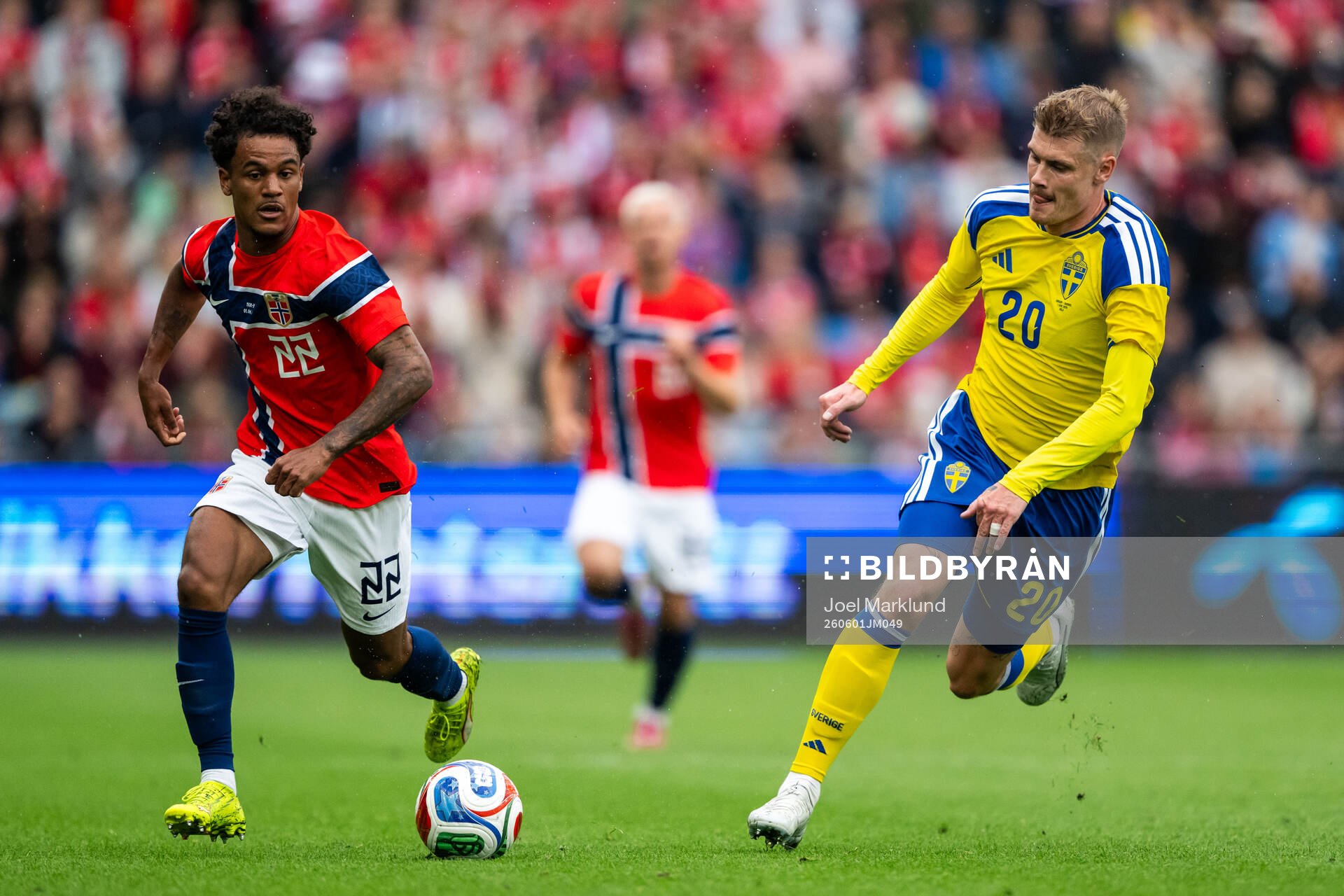 Oscar Bobb of Norway and Eric Smith of Sweden