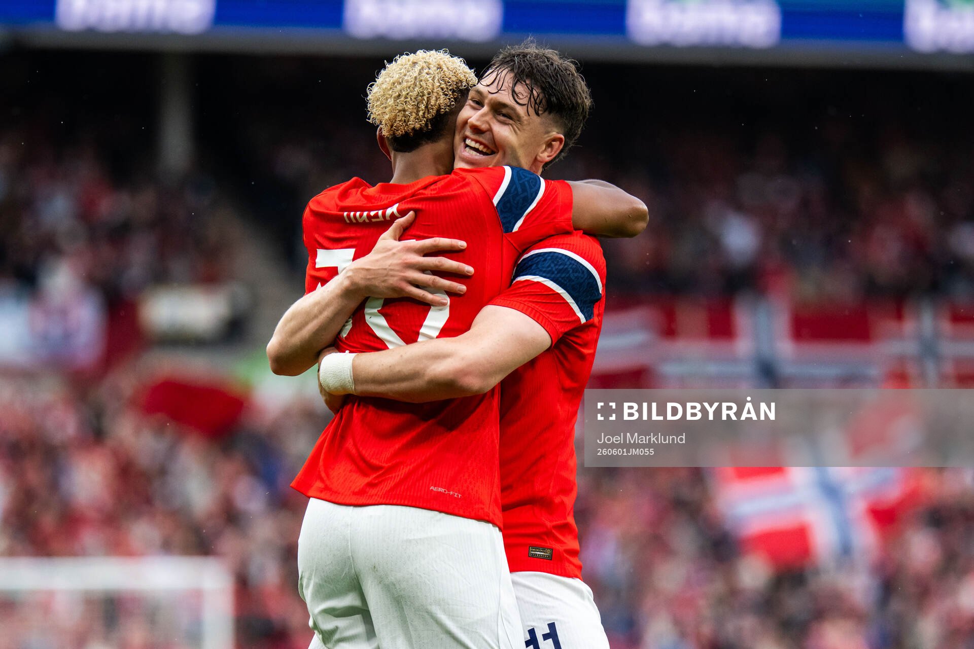 Antonio Nusa of Norway celebrates with Jørgen Strand Larsen
