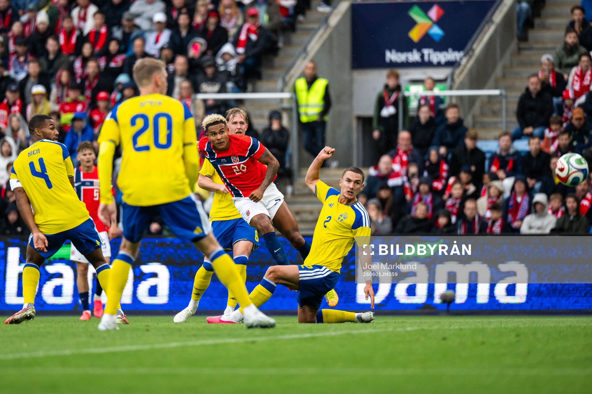 Antonio Nusa of Norway scores 2-0 behind Isak Hien and