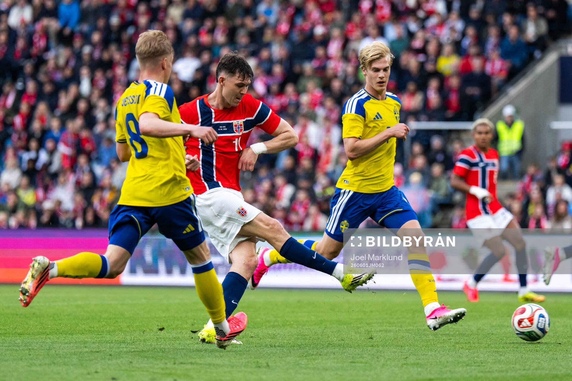 Daniel Svensson and Lucas Bergvall of Sweden against