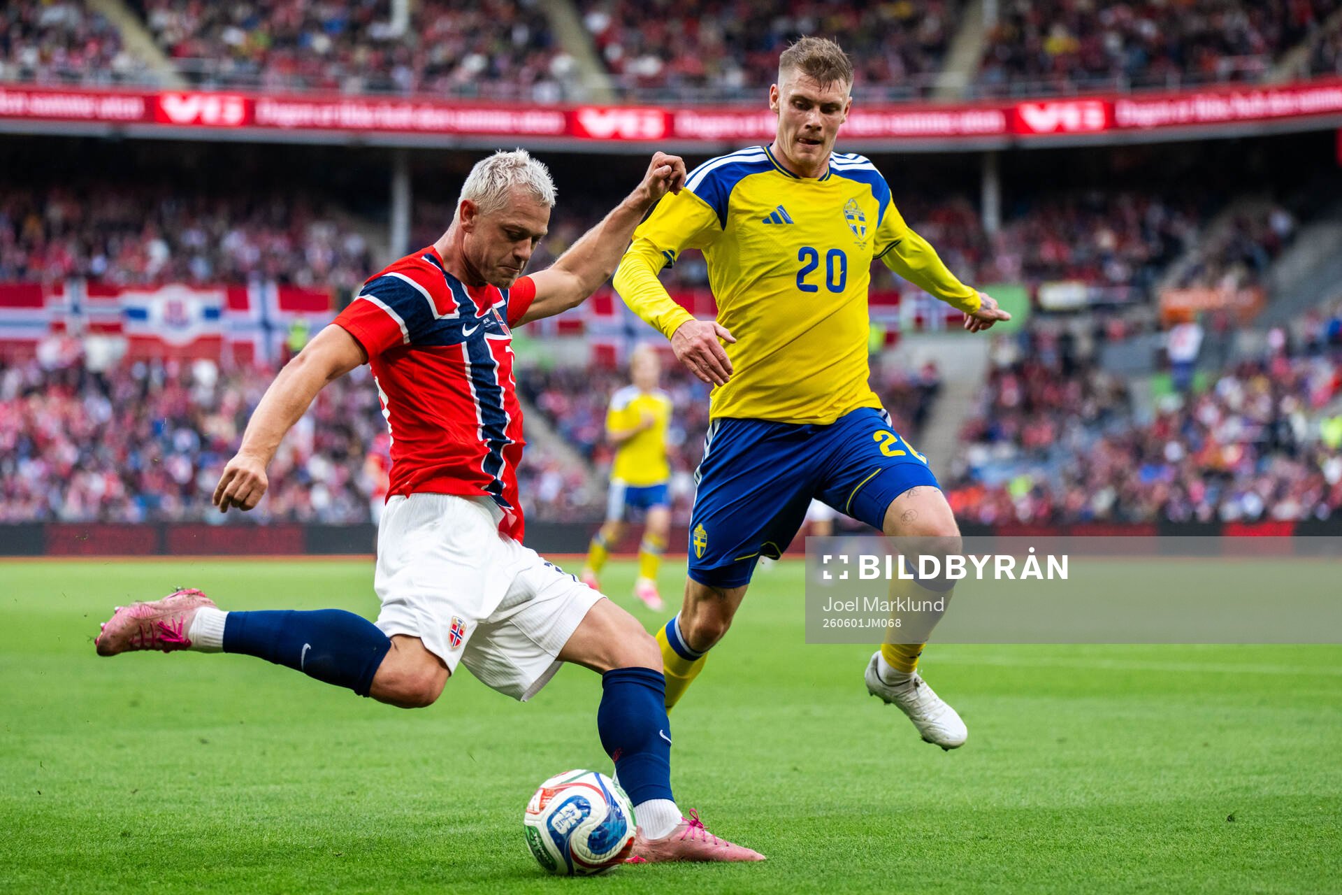 Julian Ryerson of Norway and Eric Smith of Sweden