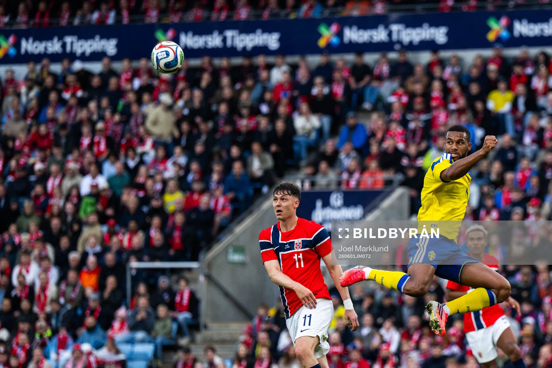 Jørgen Strand Larsen of Norway and Isak Hien of Sweden