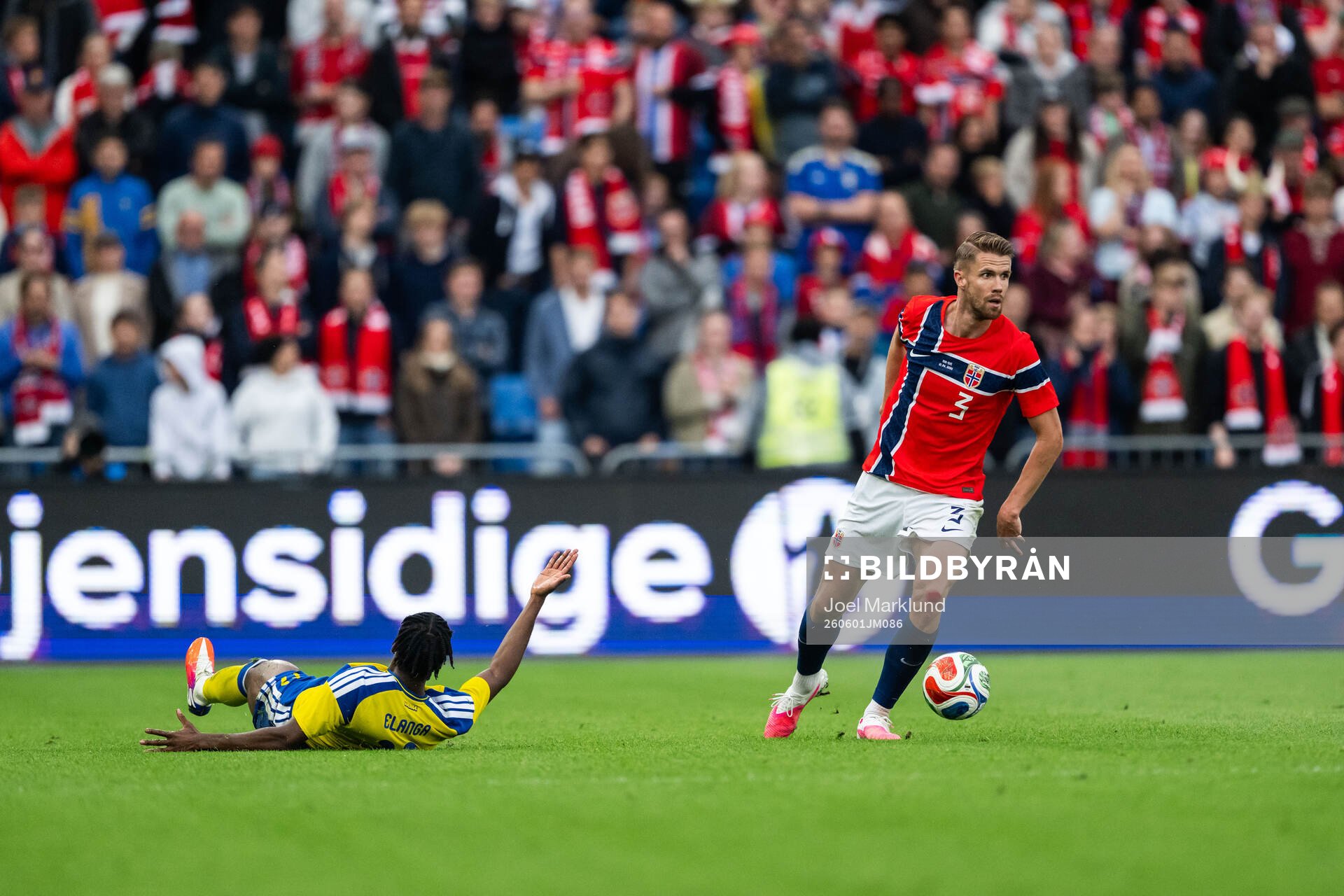 Anthony Elanga of Sweden and Kristoffer Ajer of Norway