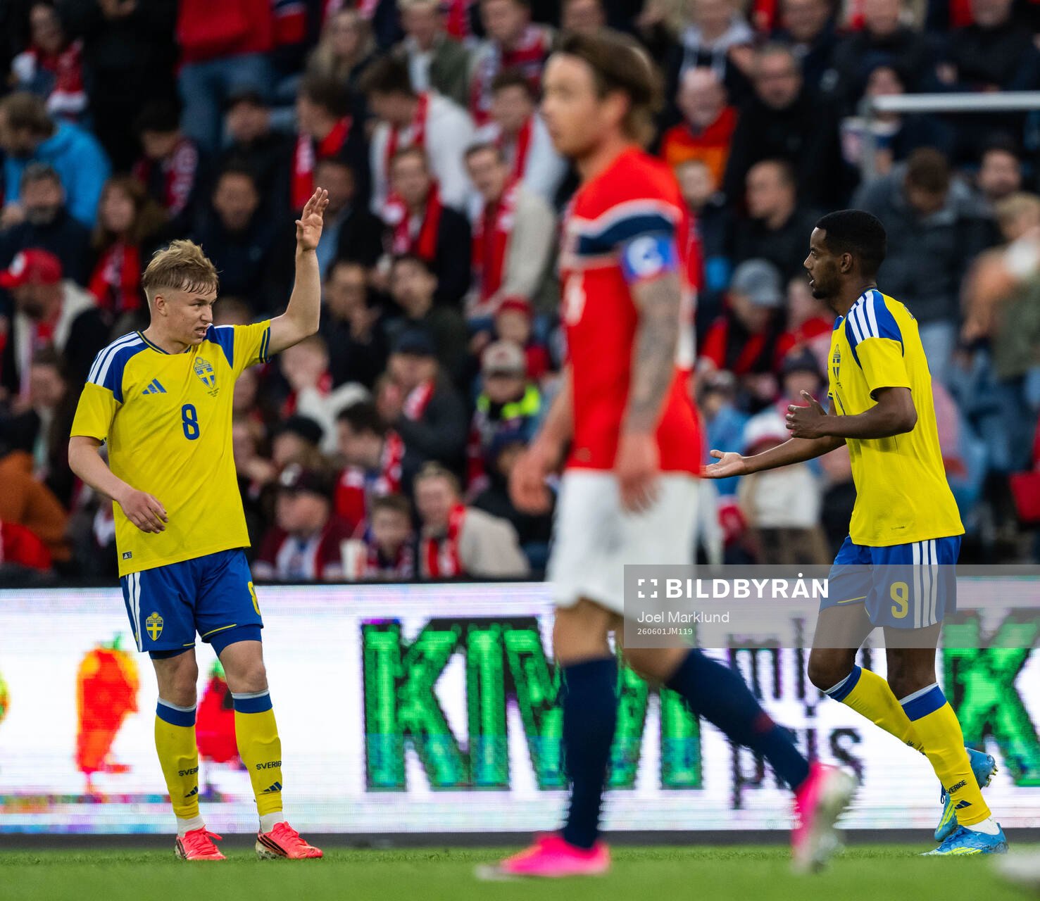 Alexander Isak of Sweden celebrates with Daniel Svensson