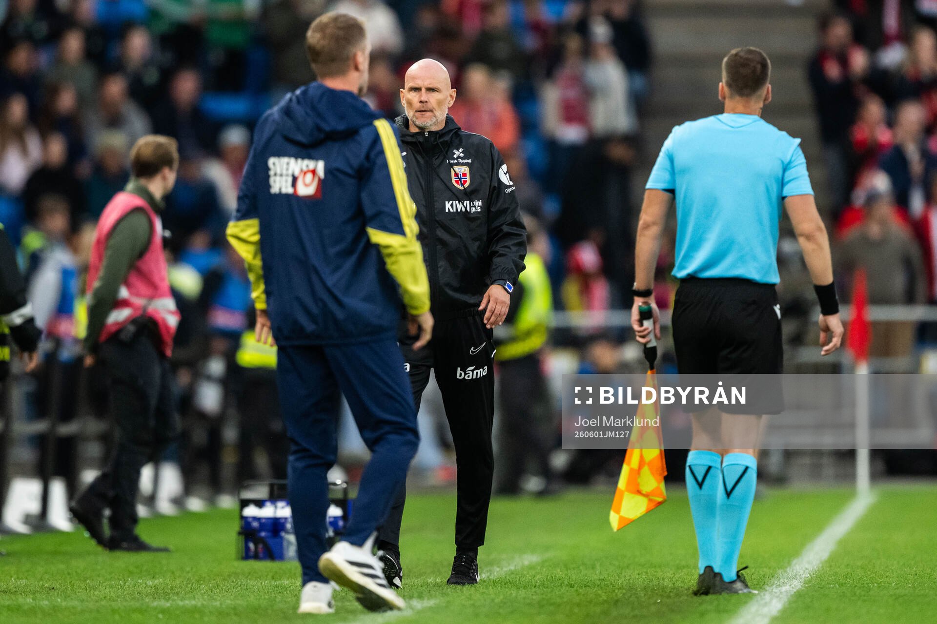 Head coach Graham Potter of Sweden and head coach Ståle