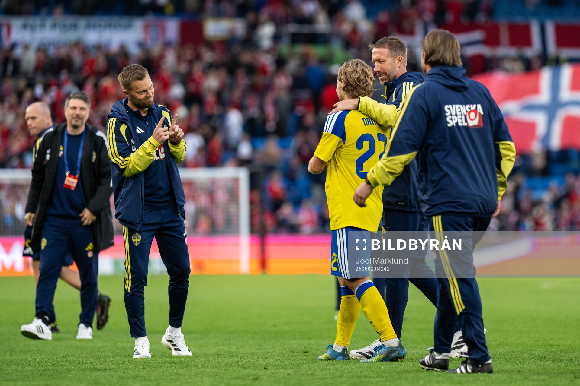 Assistant coach Sebastian Larsson, Sebastian Nanasi and