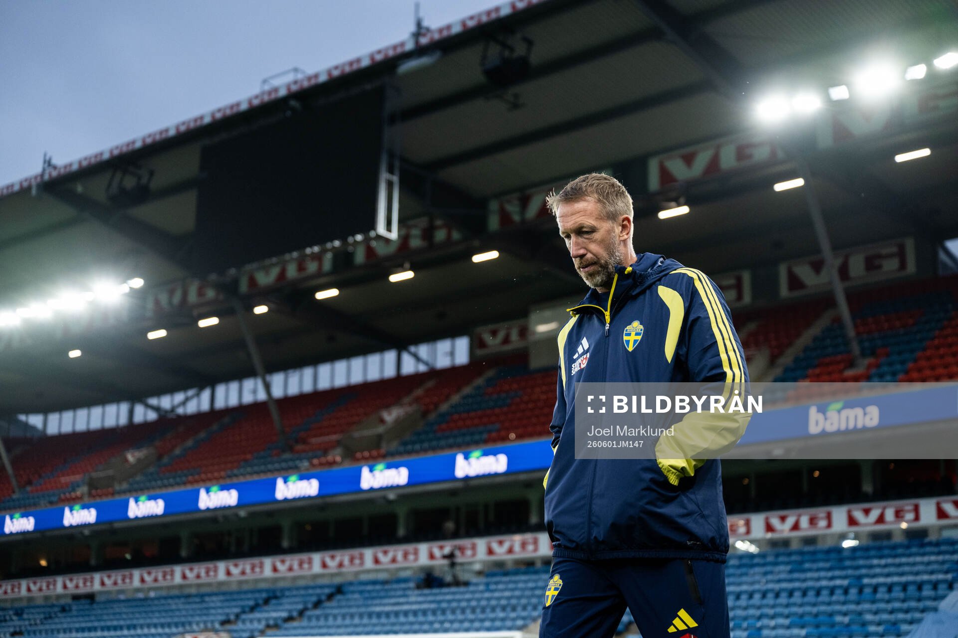 Head coach Graham Potter of Sweden looks dejected