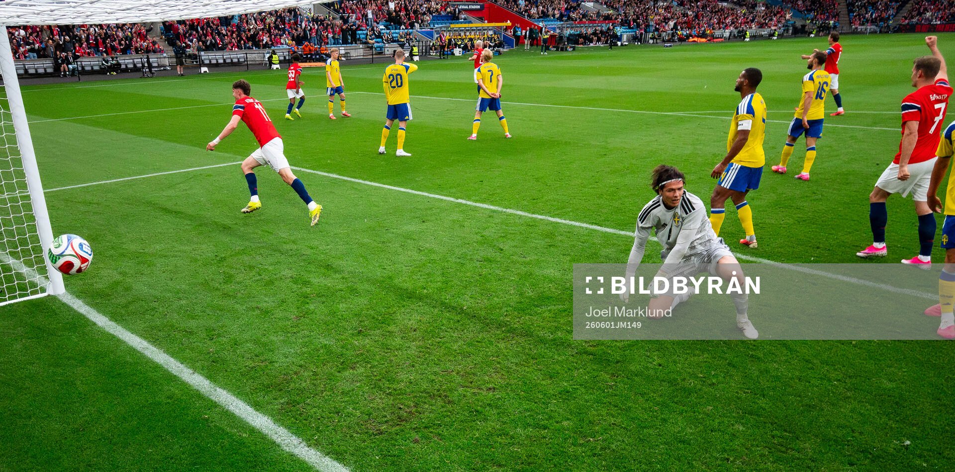 Jørgen Strand Larsen of Norway celebrates