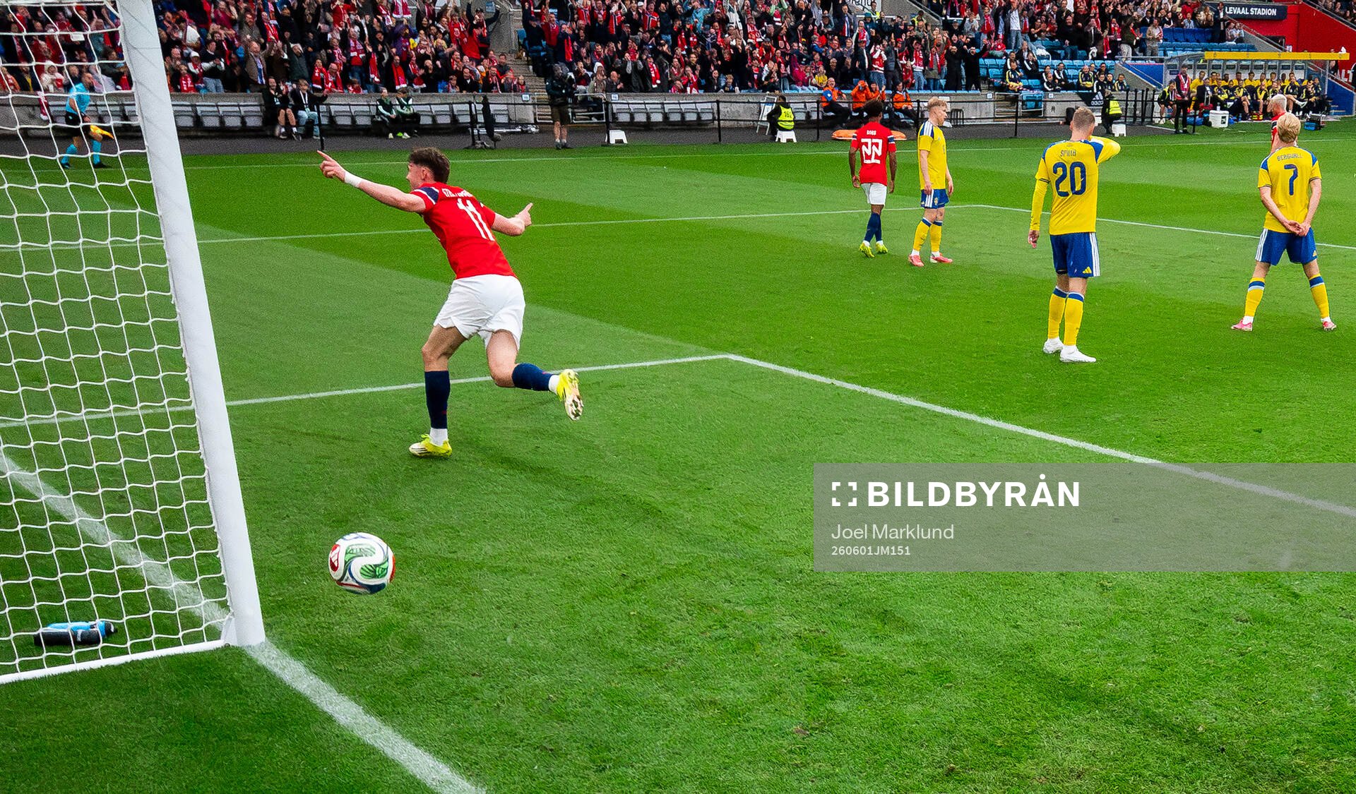 Jørgen Strand Larsen of Norway celebrates