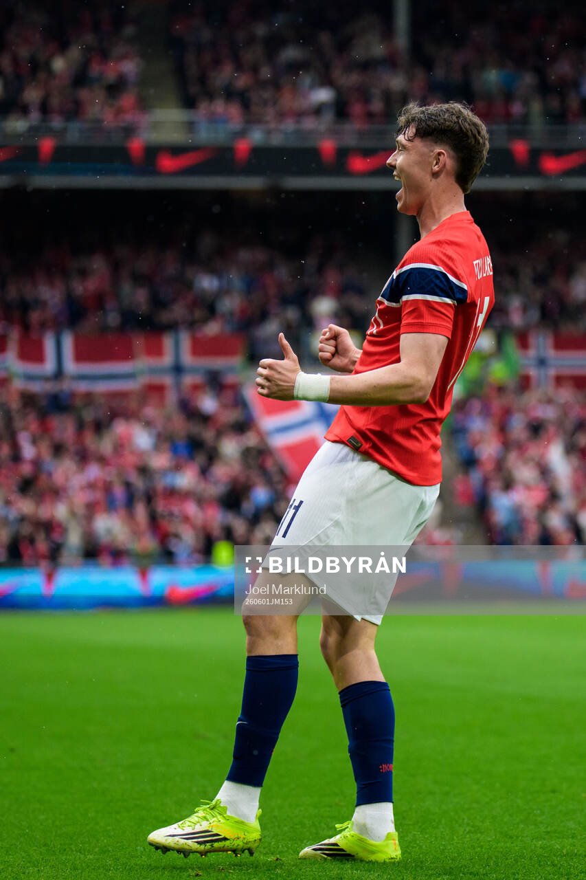 Jørgen Strand Larsen of Norway celebrates