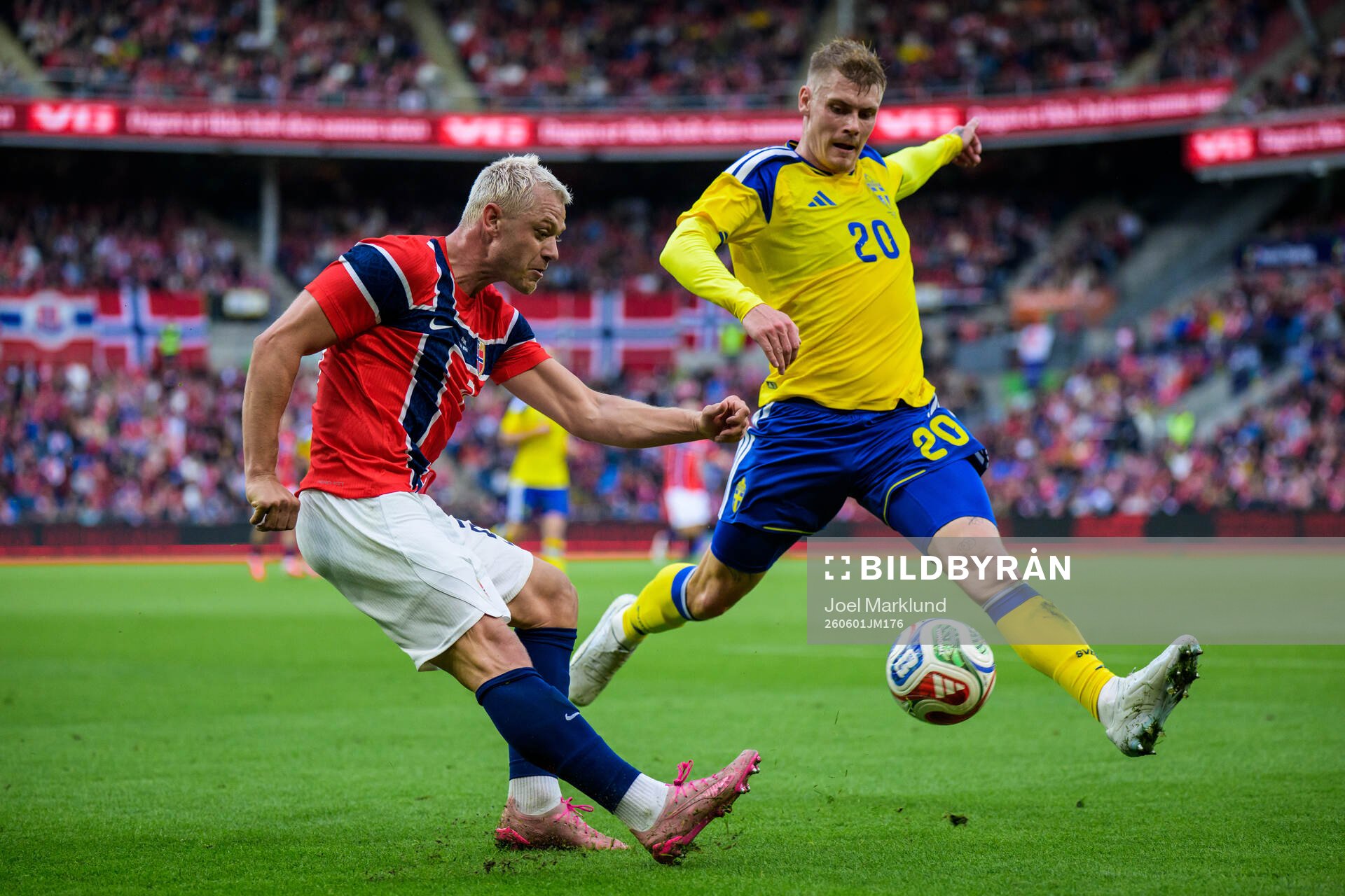 Julian Ryerson of Norway and Eric Smith of Sweden