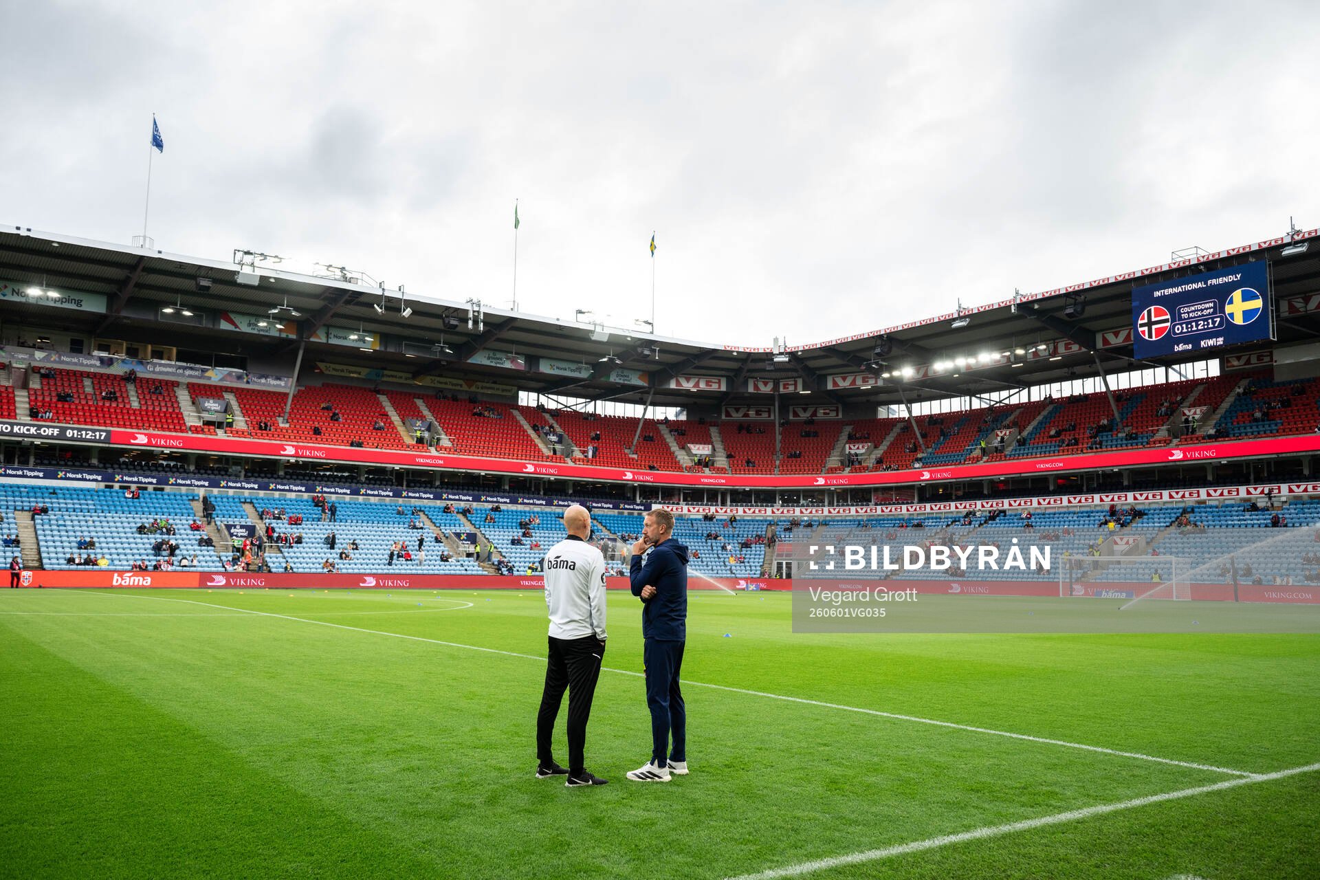 Head coach Ståle Solbakken of Norway and Head coach Graham