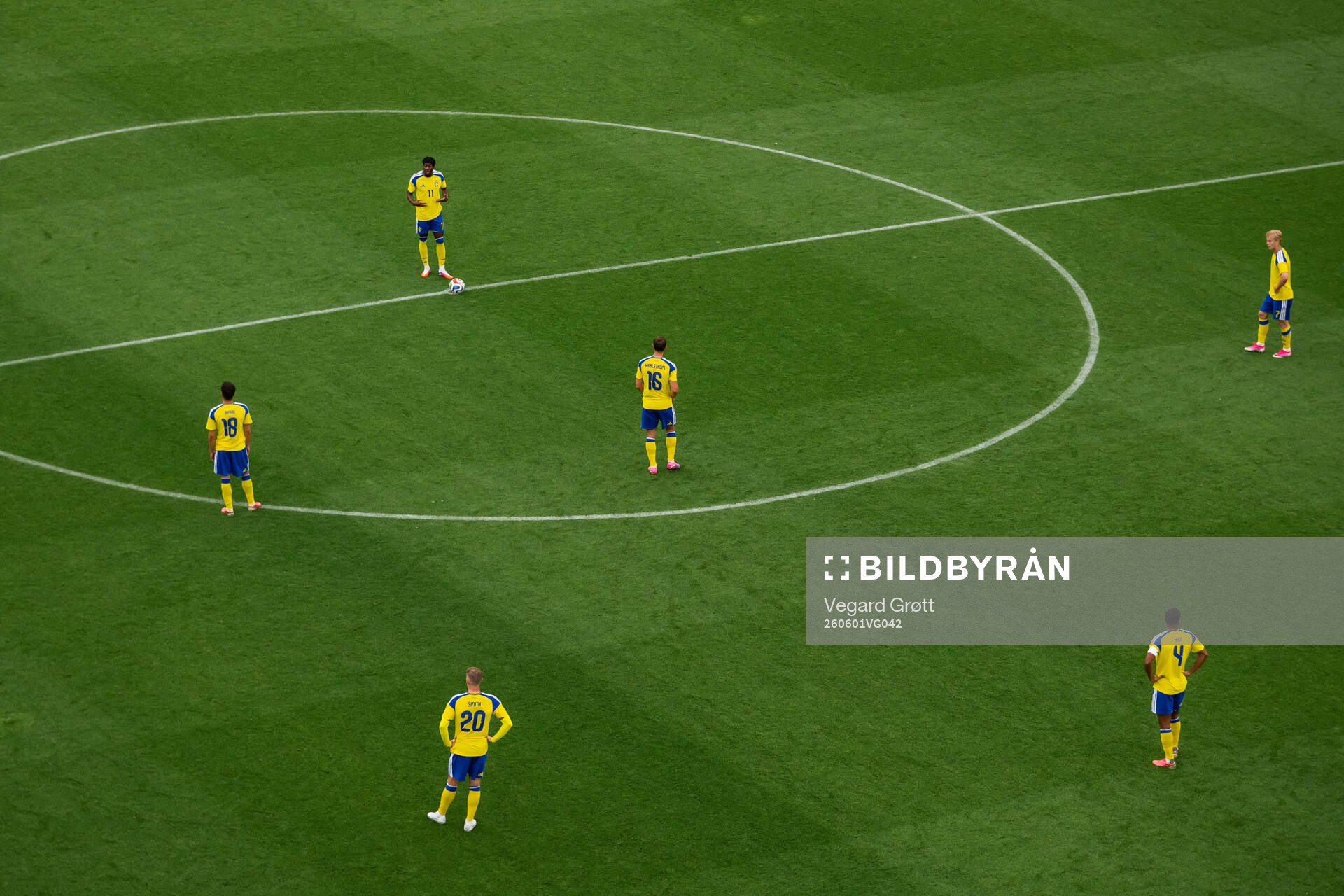 Players of Sweden look dejected