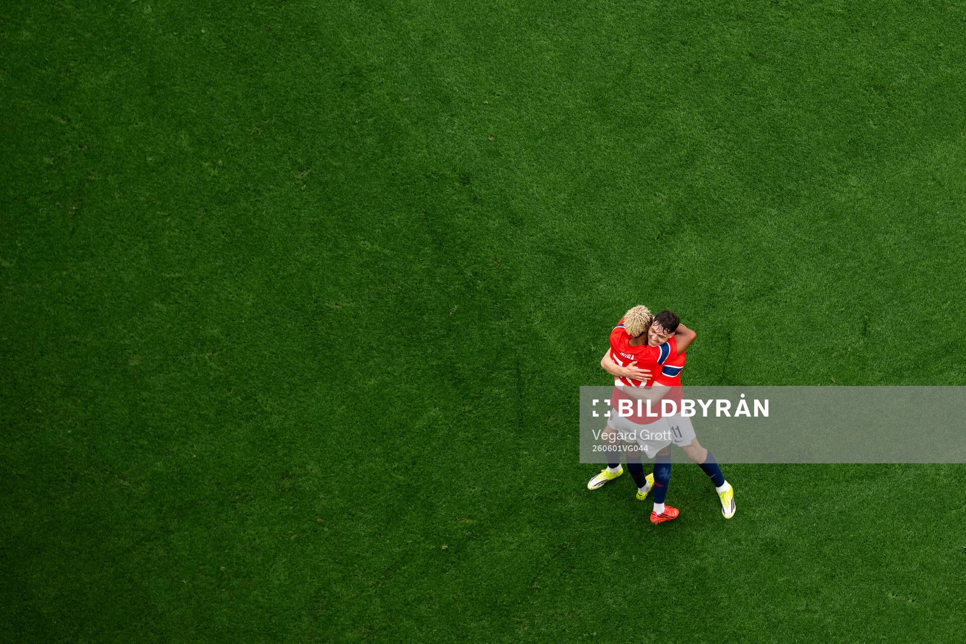 Antonio Nusa of Norway celebrates with Jørgen Strand Larsen