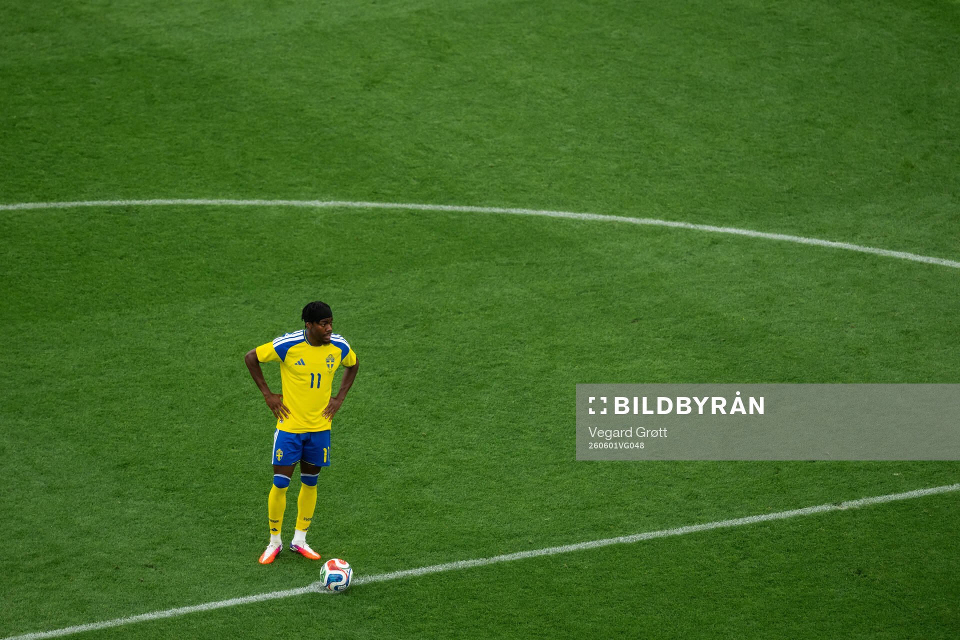 Anthony Elanga of Sweden looks dejected