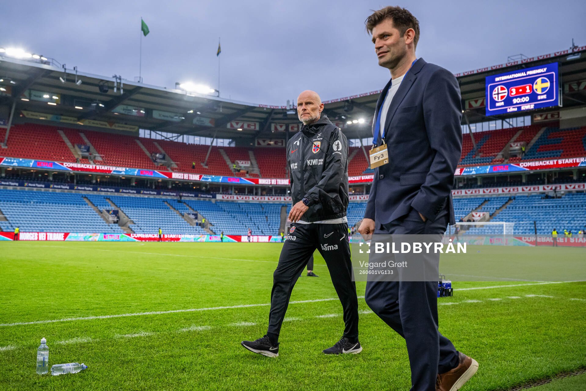 Head coach Ståle Solbakken and press officer Morten