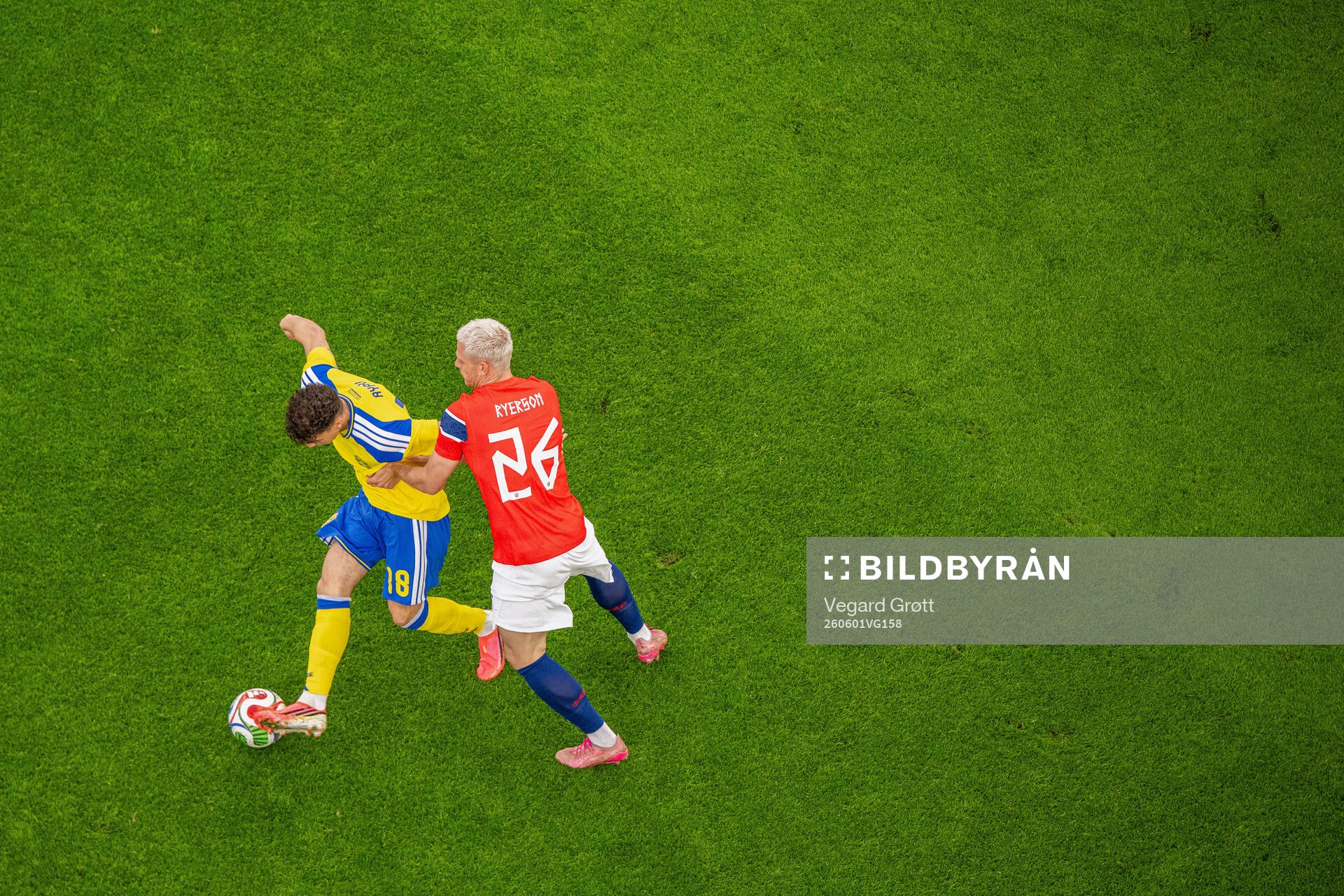 Yasin Ayari of Sweden and Julian Ryerson of Norway