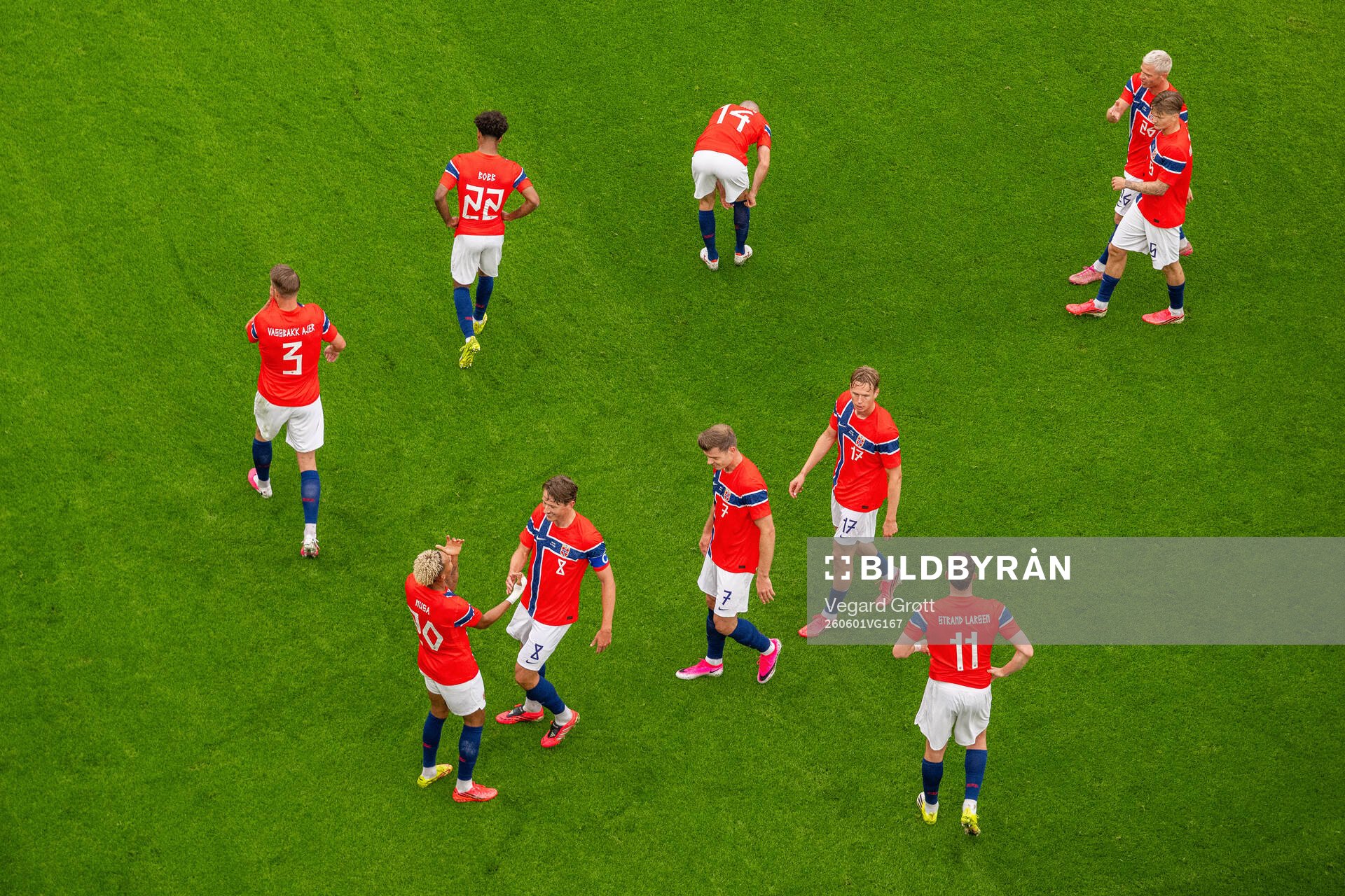 Antonio Nusa of Norway celebrates with Sander Berge,