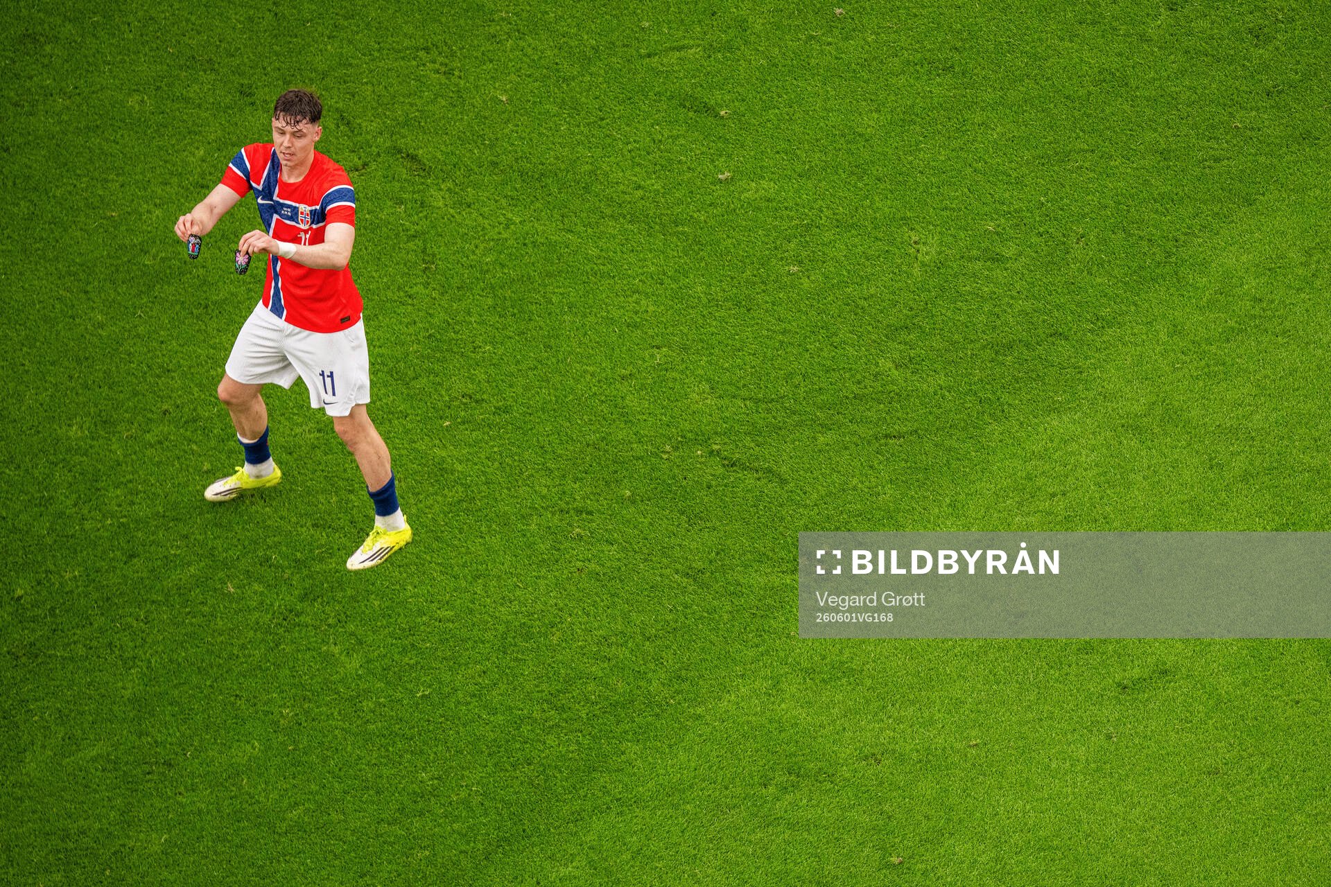 Jørgen Strand Larsen of Norway celebrates
