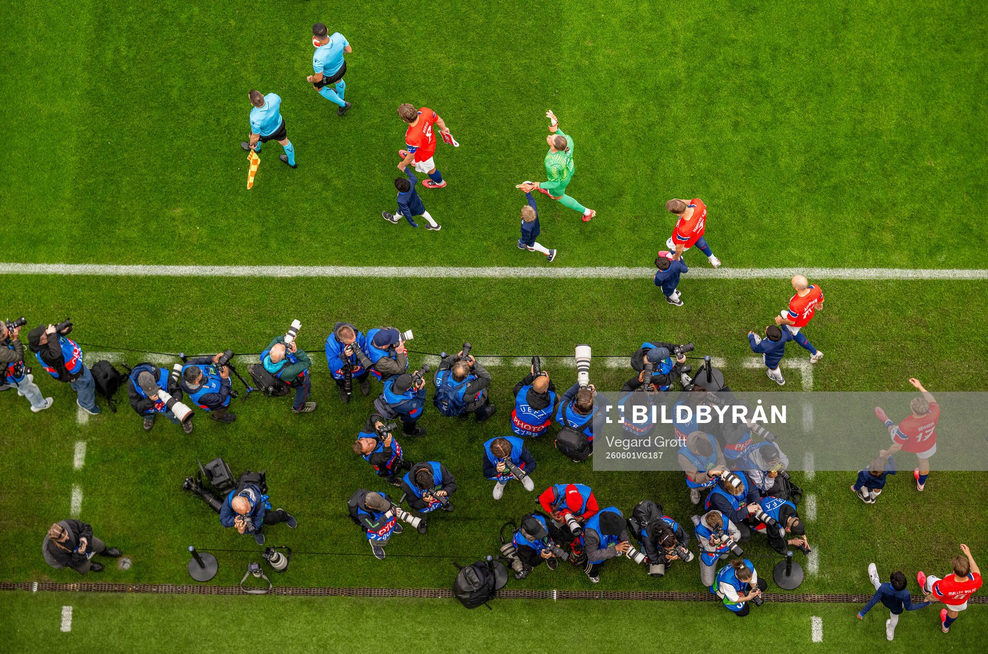Sander Berge, goalkeeper Ørjan Nyland and players of