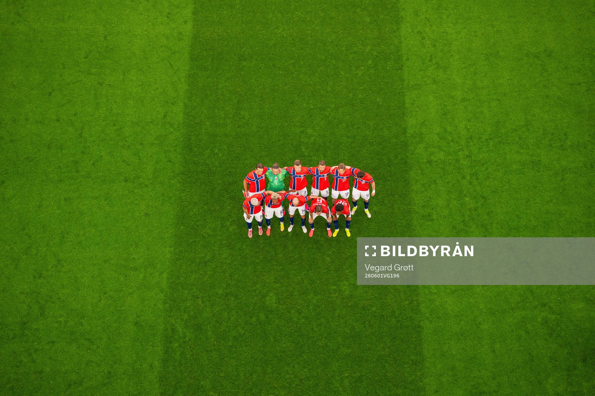 The starting eleven of Norway pose for a team photo
