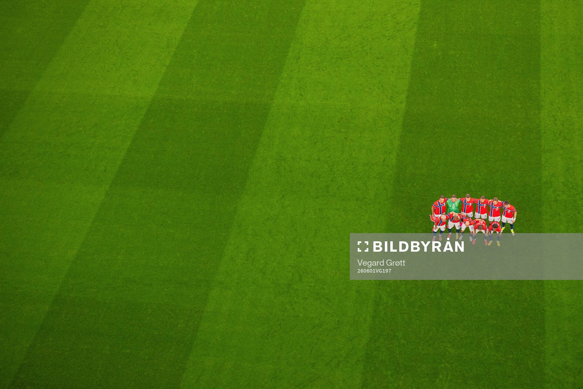 The starting eleven of Norway pose for a team photo