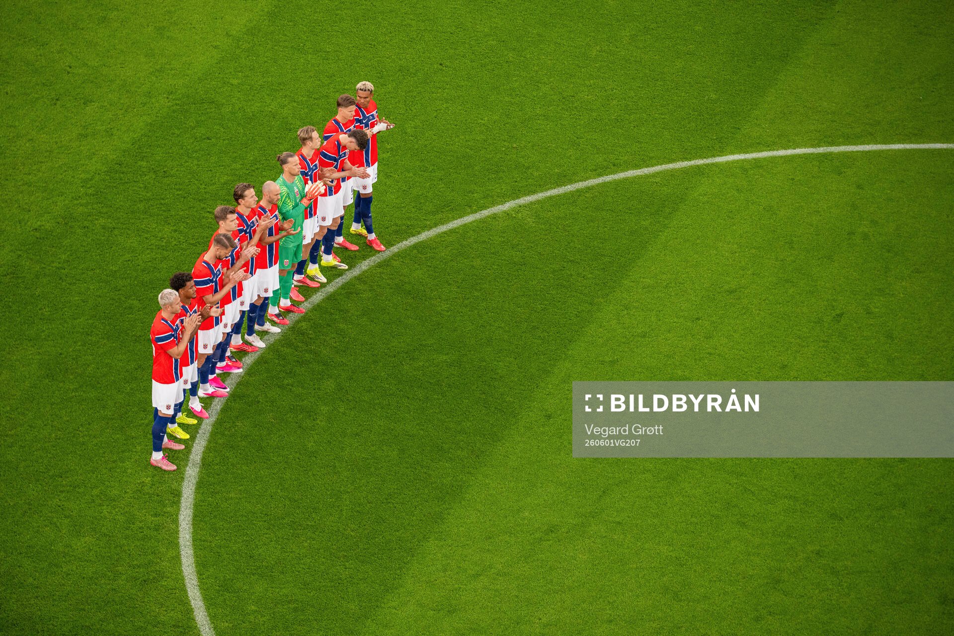 Fredrik Aursnes, goalkeeper Ørjan Nyland and players of