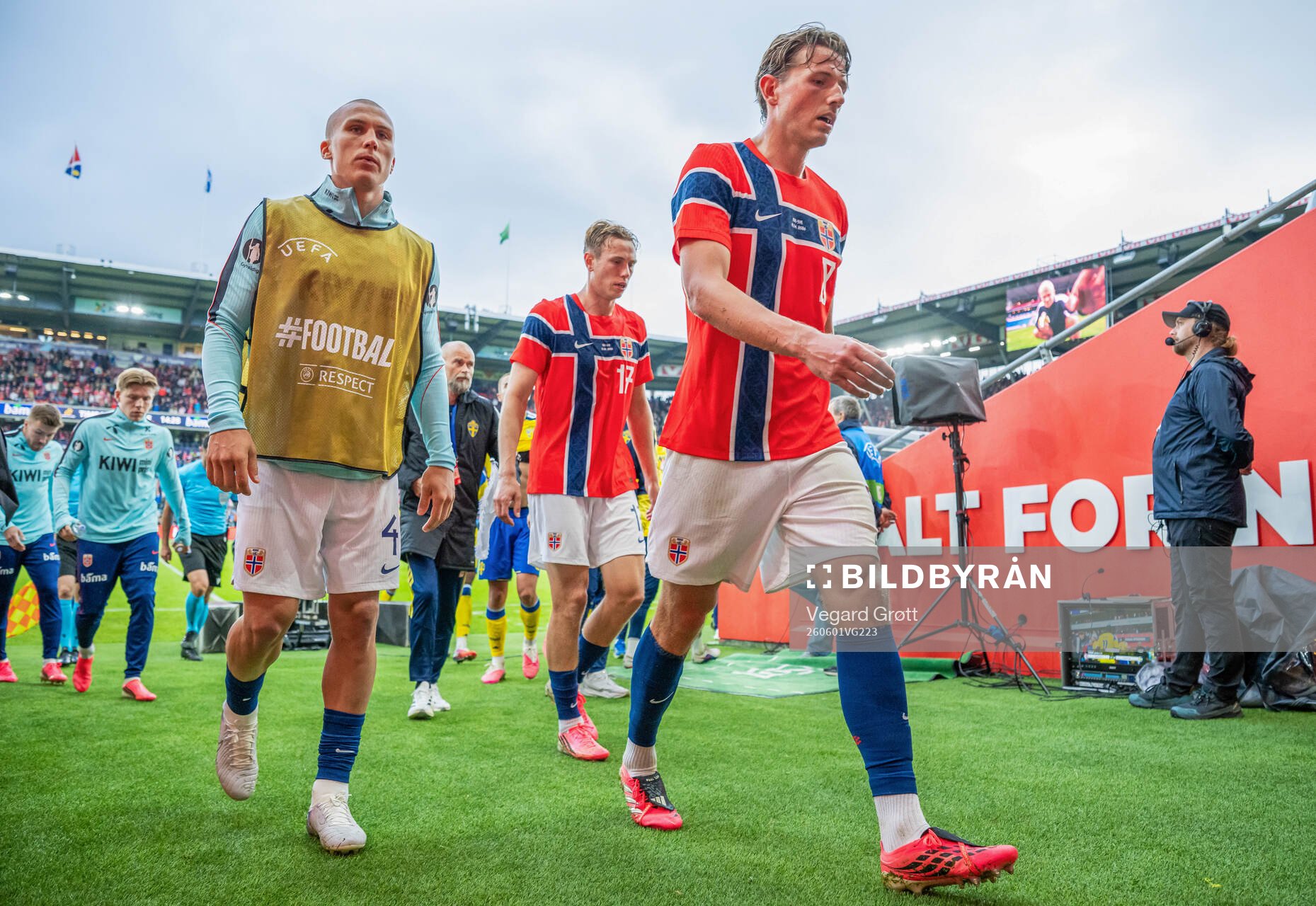 Leo Østigård and Sander Berge of Norway at half-time