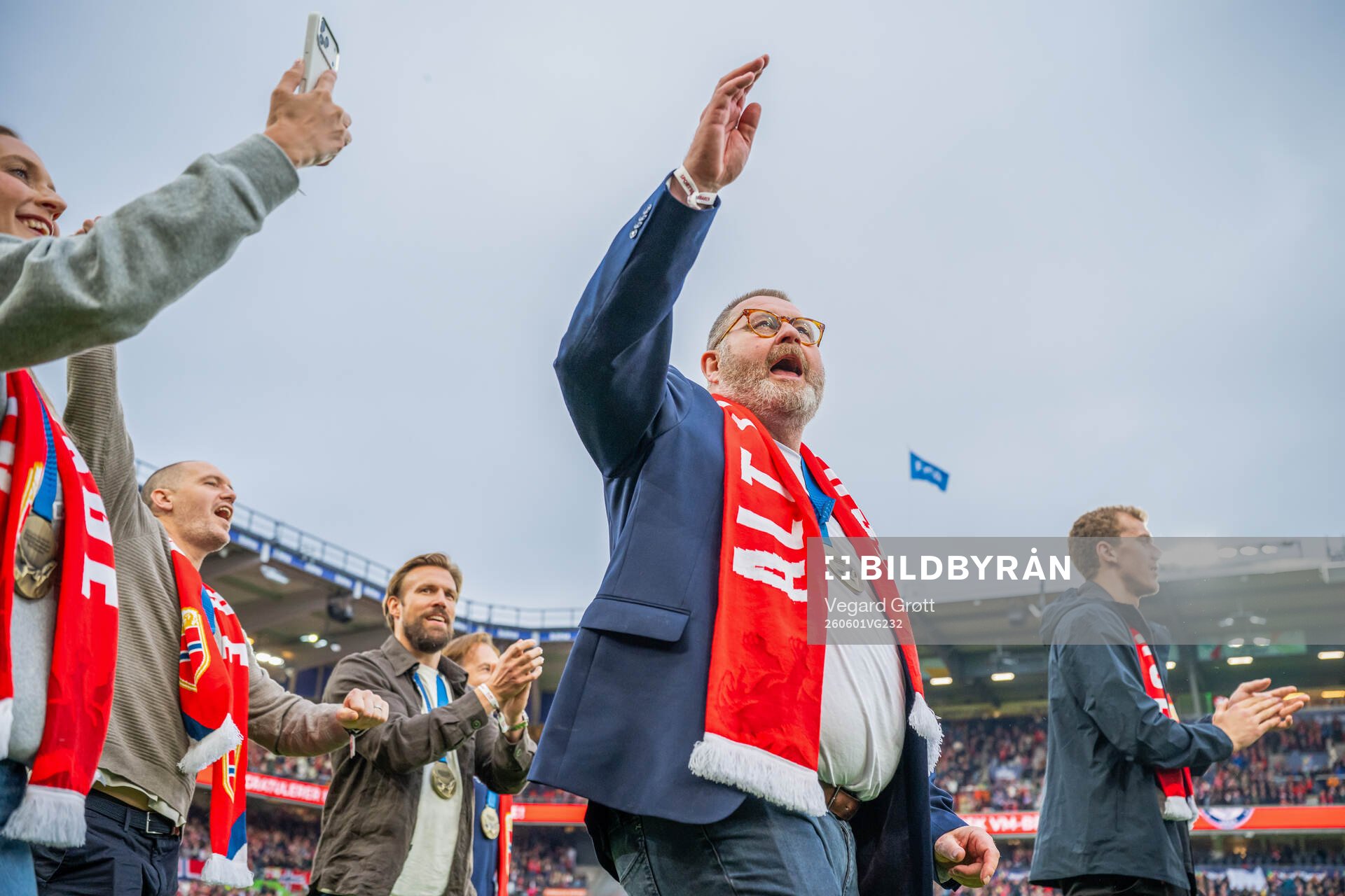 Head coach Petter Thoresen and players of the Norwegian