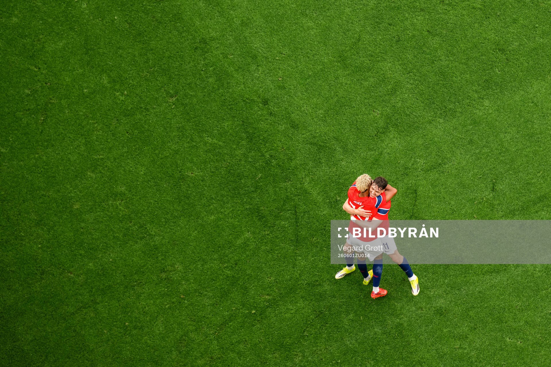 Antonio Nusa of Norway celebrates with Jørgen Strand Larsen