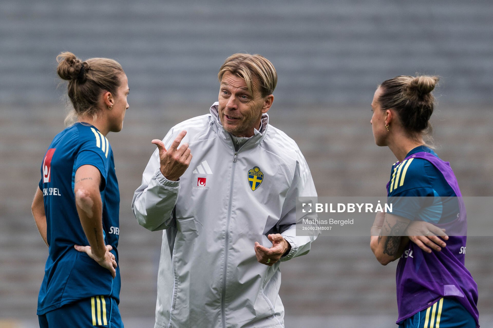 Filippa Angeldahl, Head coach Tony Gustavsson and Julia