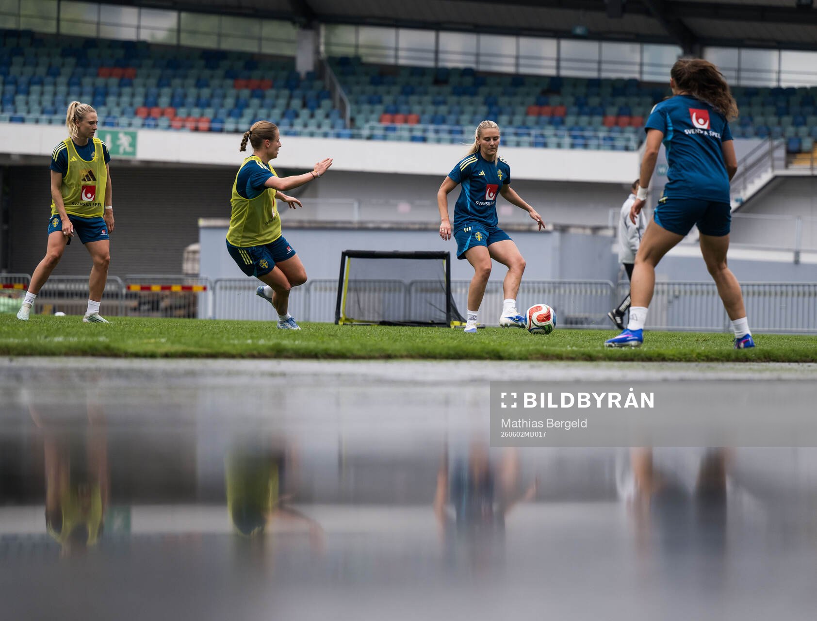 Anna Anvegård and Amanda Nildén of the Swedish women's