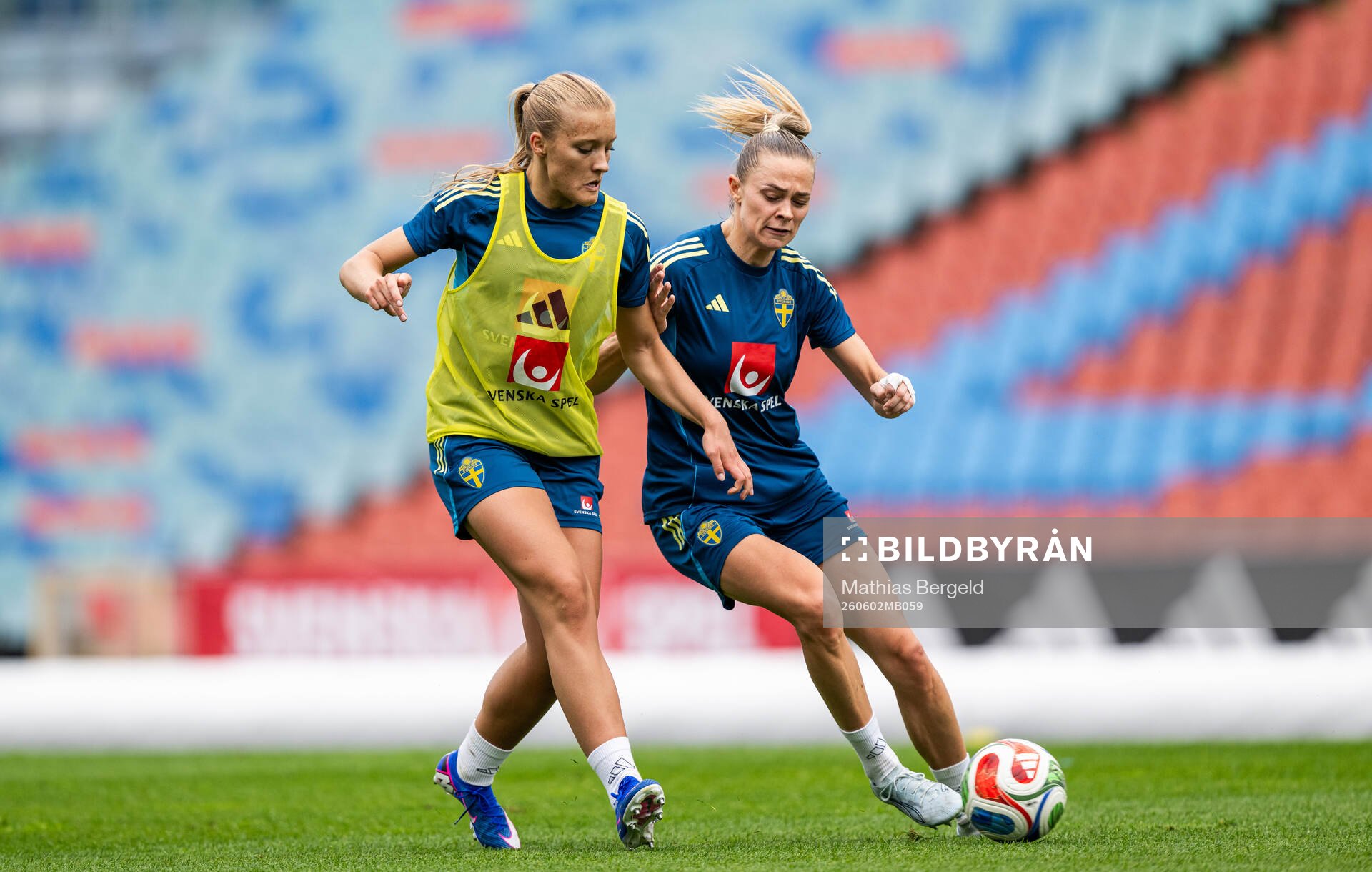 Smilla Holmberg and Fridolina Rolfö of the Swedish women's