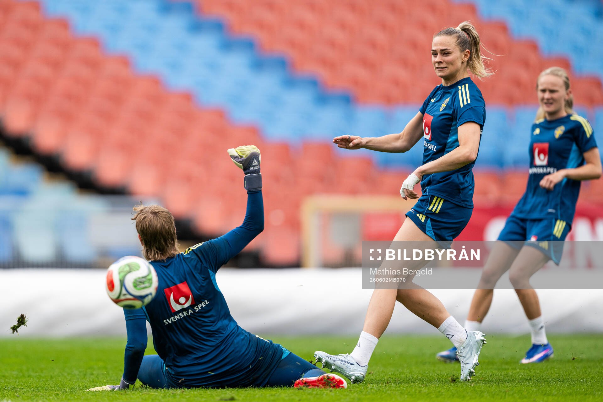 Goalkeeper Moa Edrud and Fridolina Rolfö of the Swedish