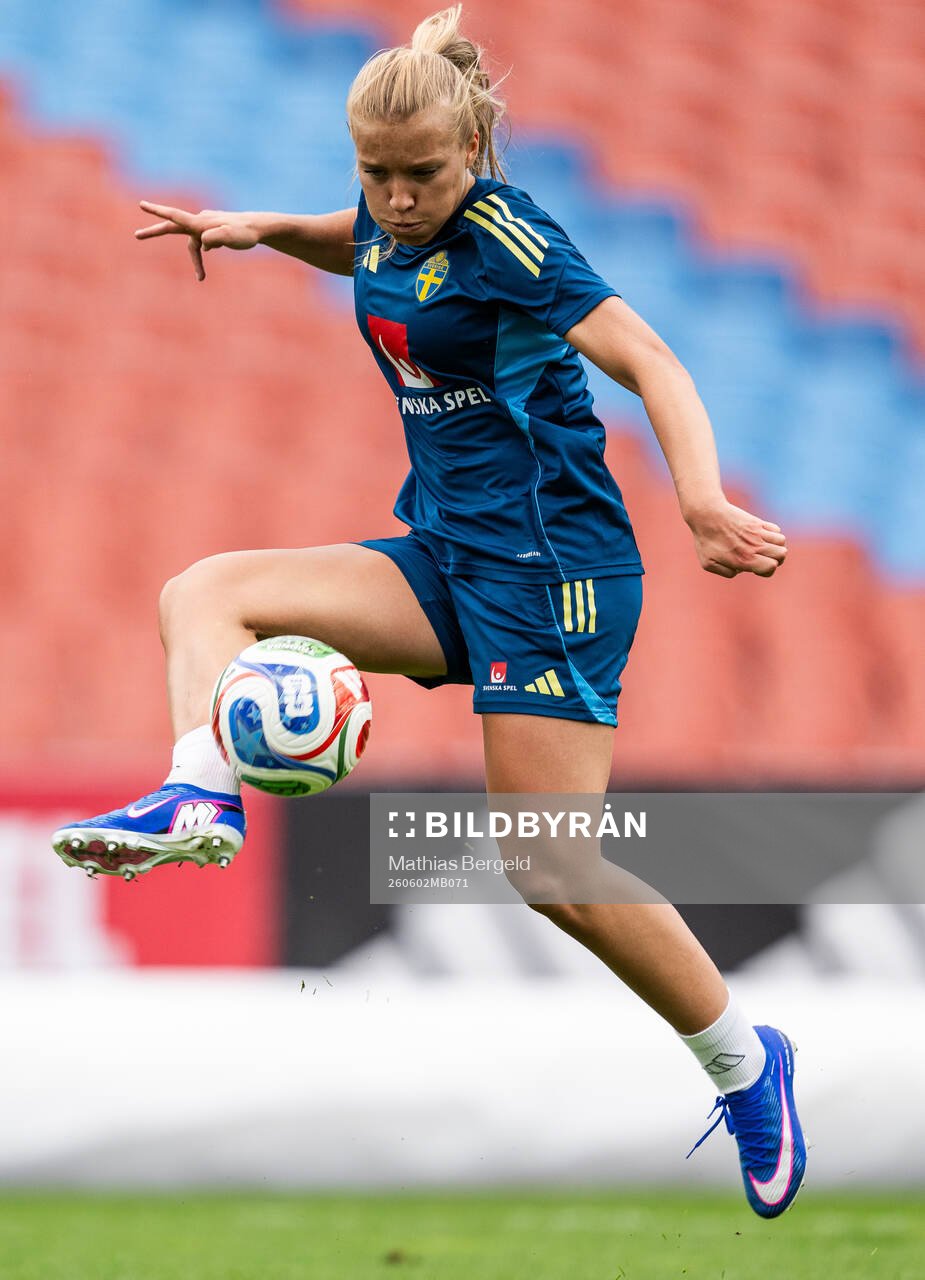 Smilla Holmberg of the Swedish women's national football