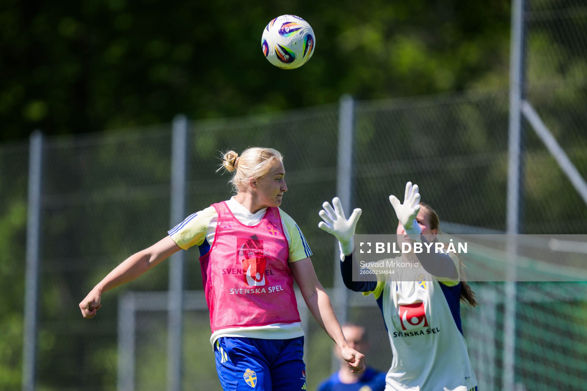 Wilma Leidhammar and Goalkeeper Elvira Björklund of the