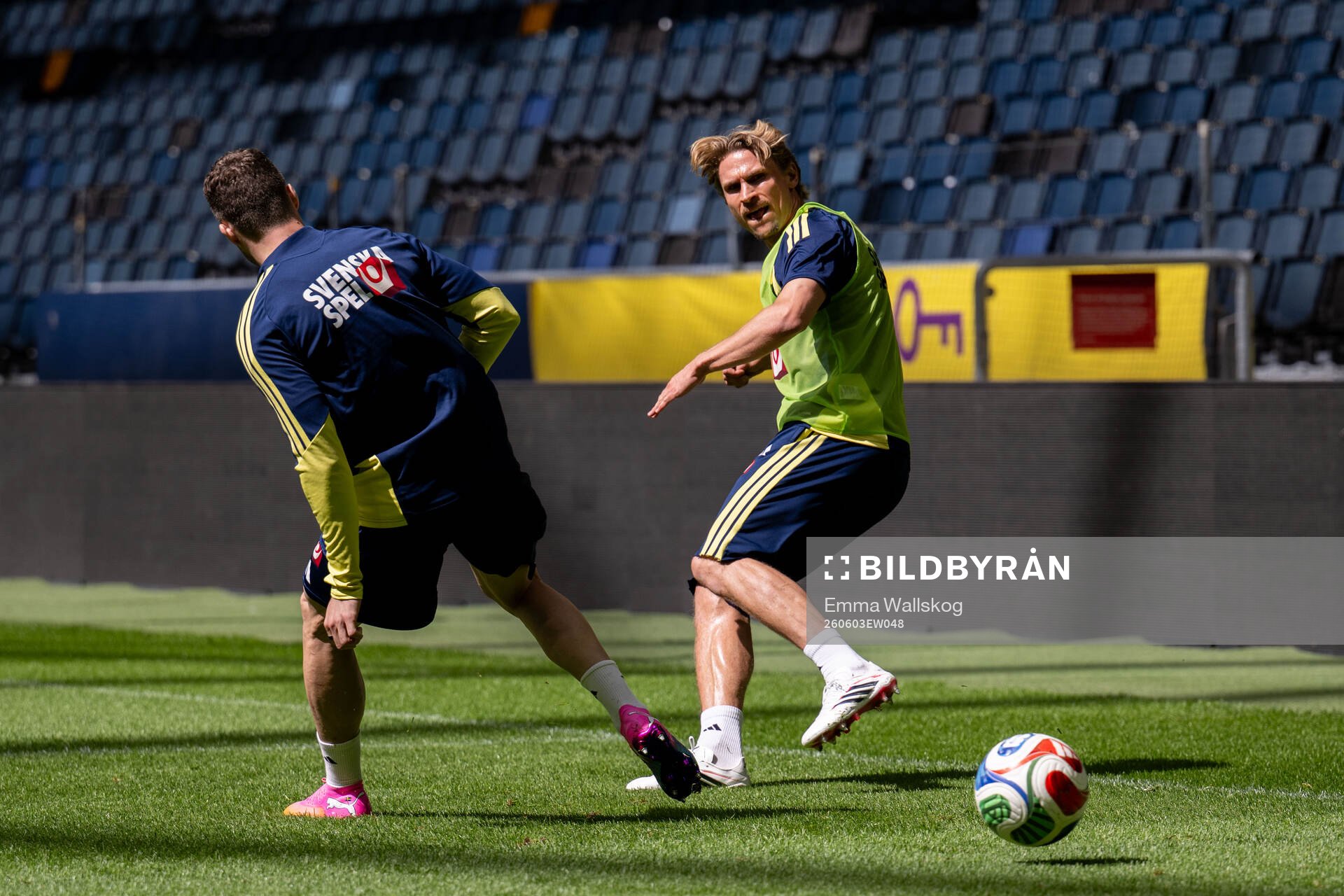 Gabriel Gudmundsson and Carl Starfelt of the Swedish