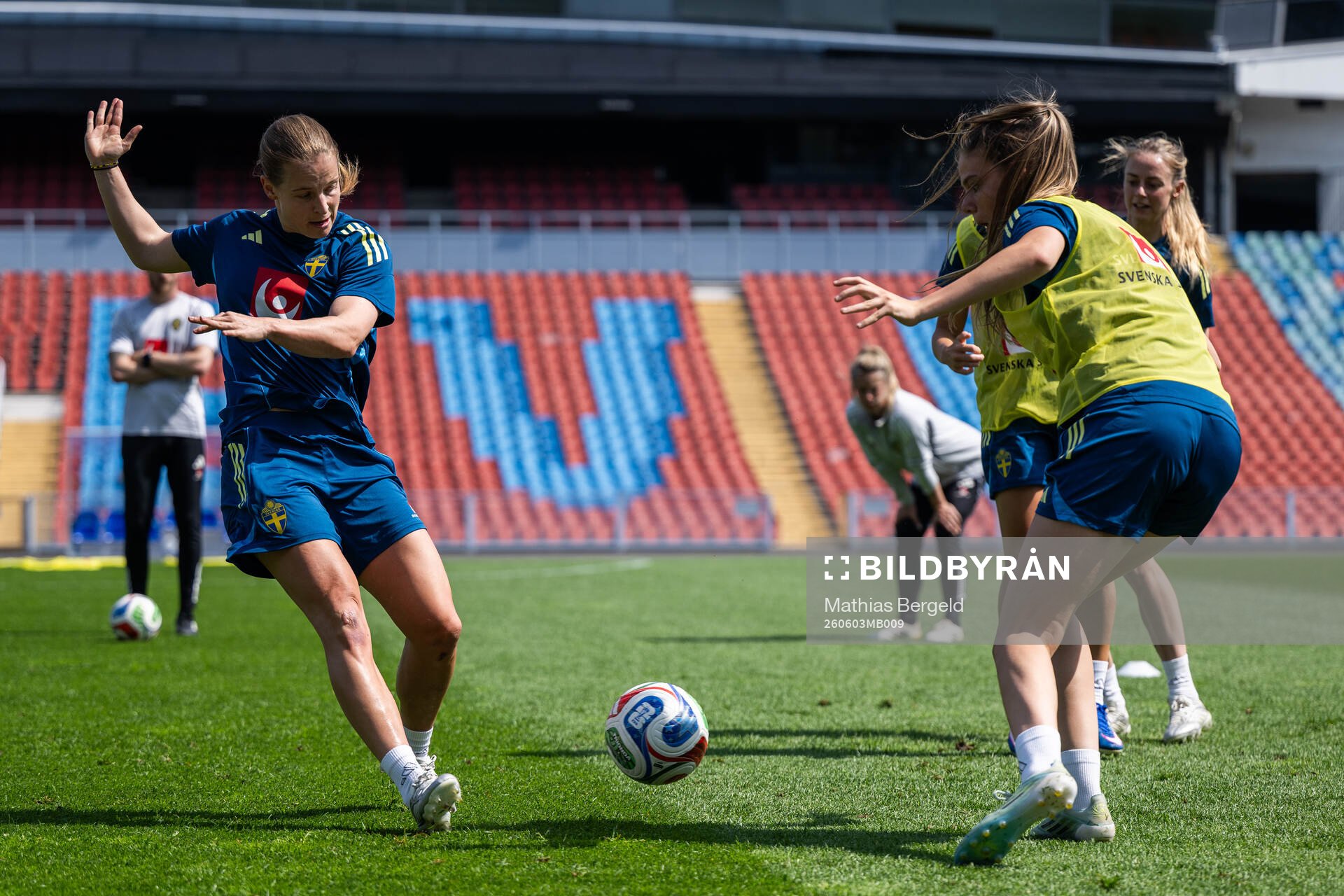Anna Anvegård and Bella Andersson of the Swedish women's
