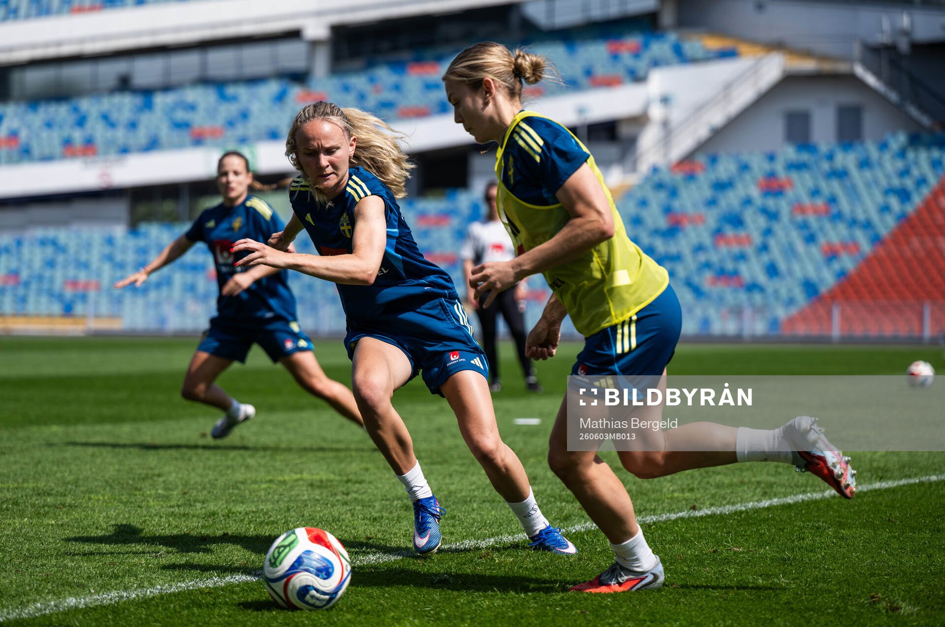 Matilda Vinberg and Beata Olsson of the Swedish women's