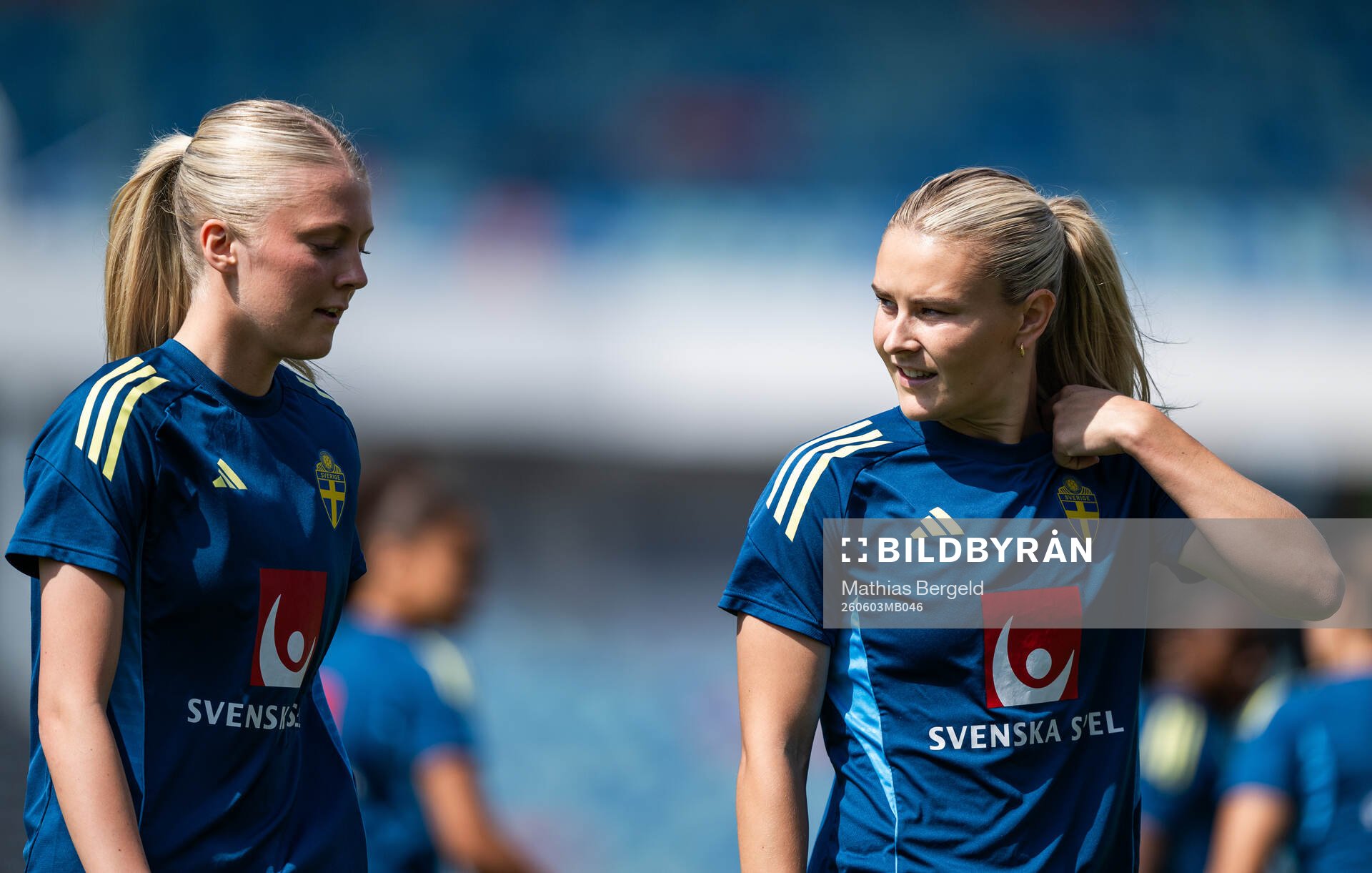 Filippa Andersson of IFK Göteborg with Amanda Nildén at a