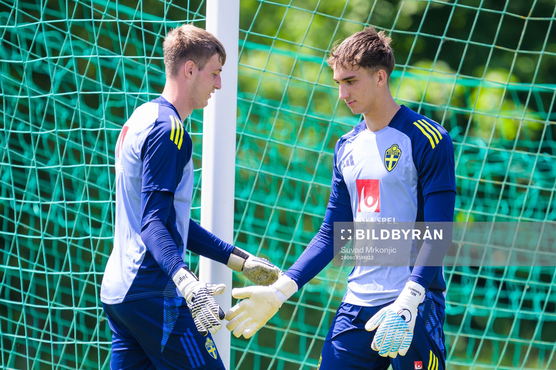 Goalkeeper Elis Jäger and Goalkeeper Nils Ramming of the