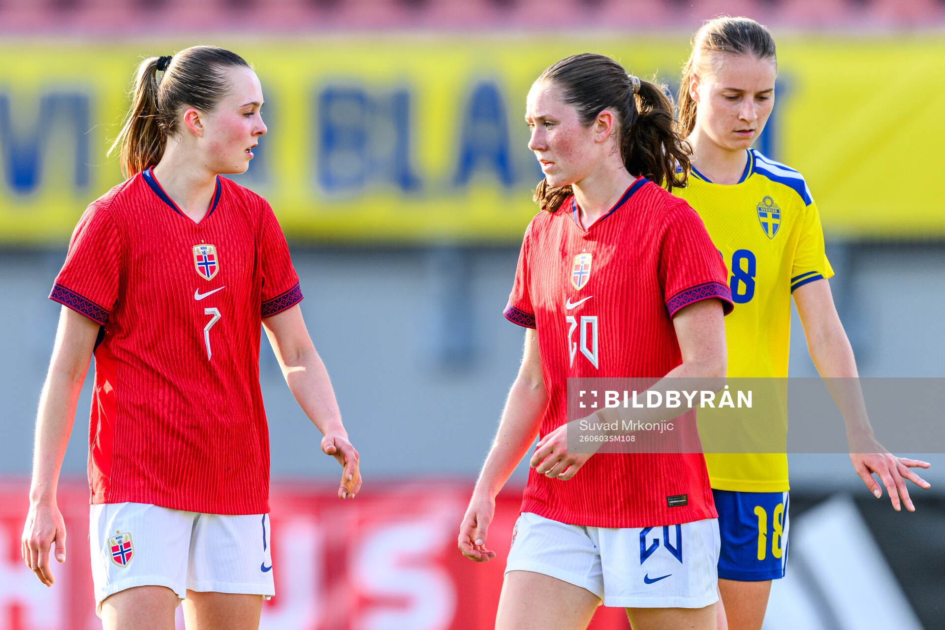 Emilie Bragstad and Frøya Brennskag-Dorsin of Norway looks
