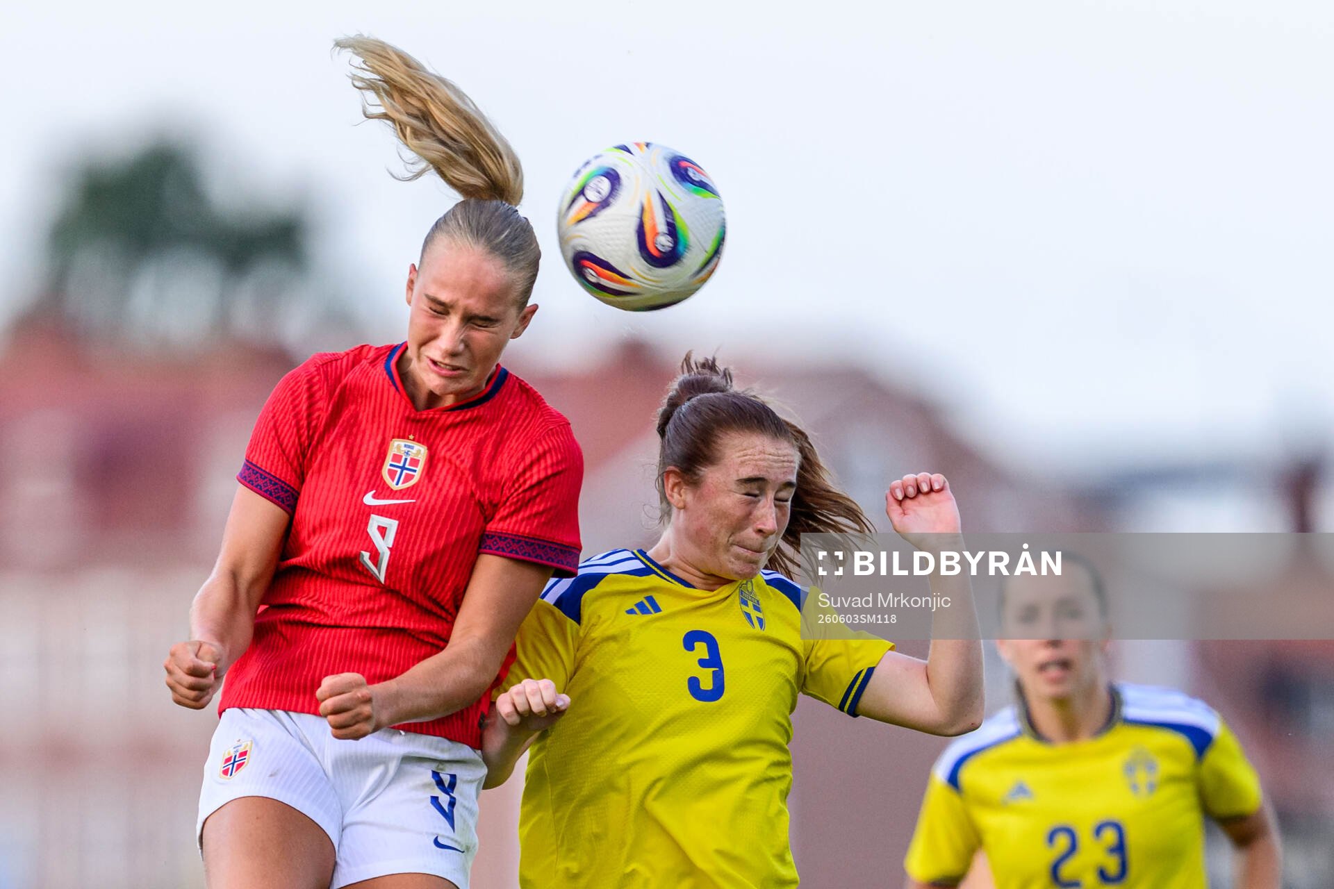 Oda Johansen of Norway and Ella Reidy of Sweden
