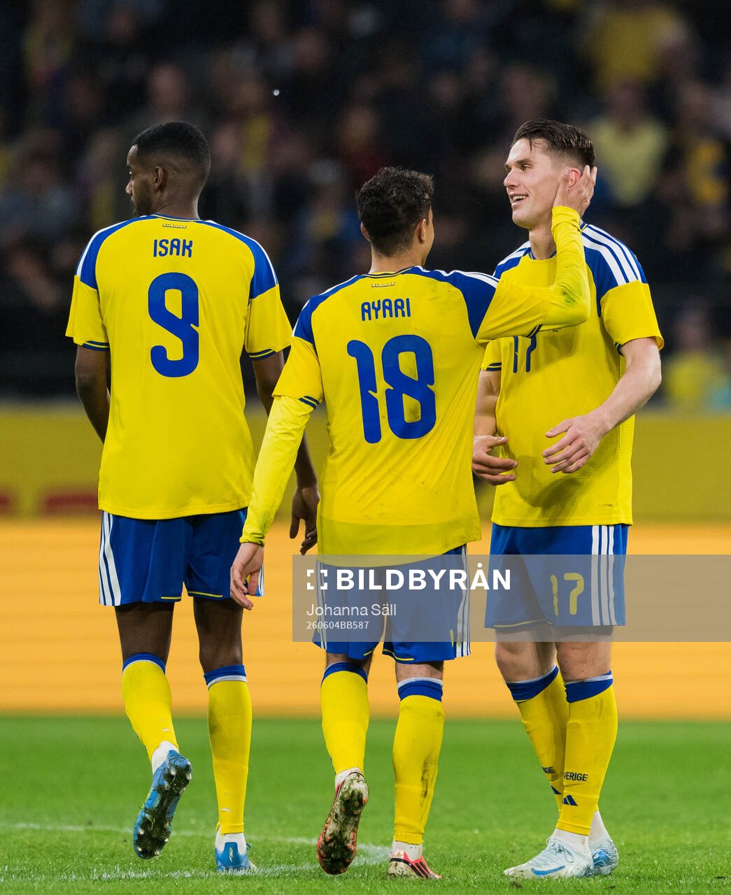 Alexander Isak and Yasin Ayari celebrate with Viktor
