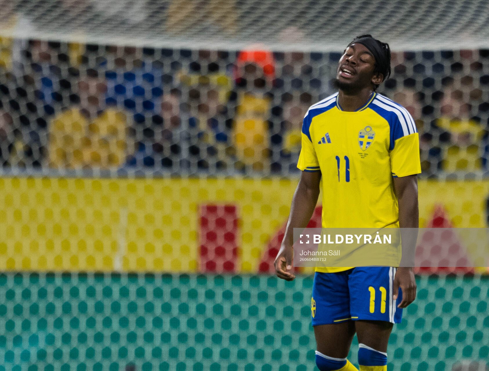 Anthony Elanga of Sweden looks dejected