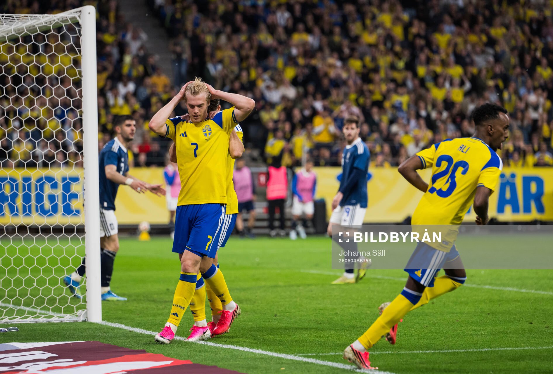 Lucas Bergvall of Sweden looks dejected