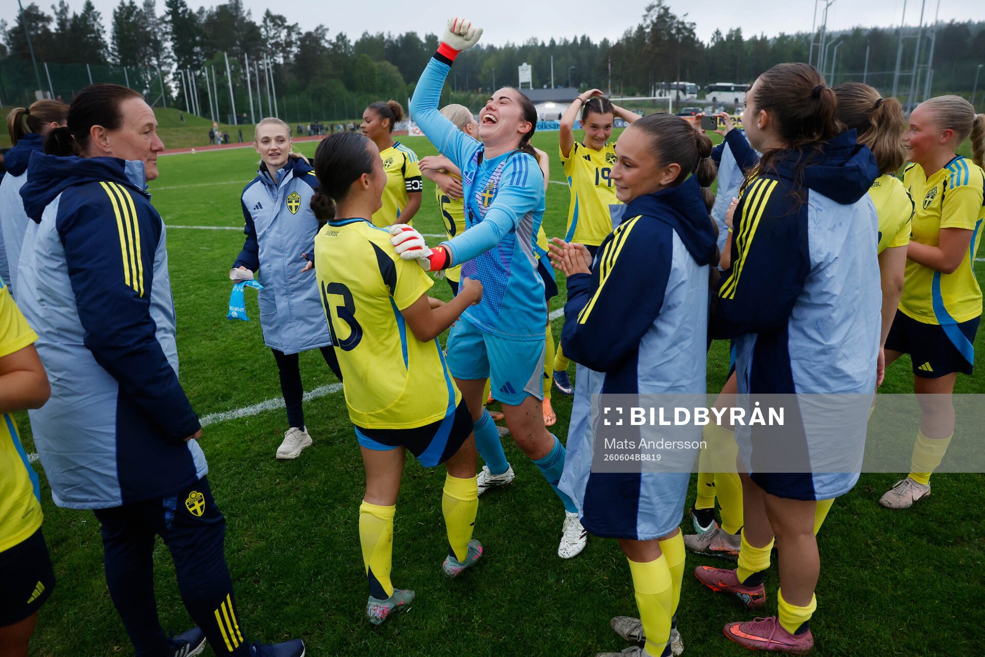 Emilia Redzter celebrates