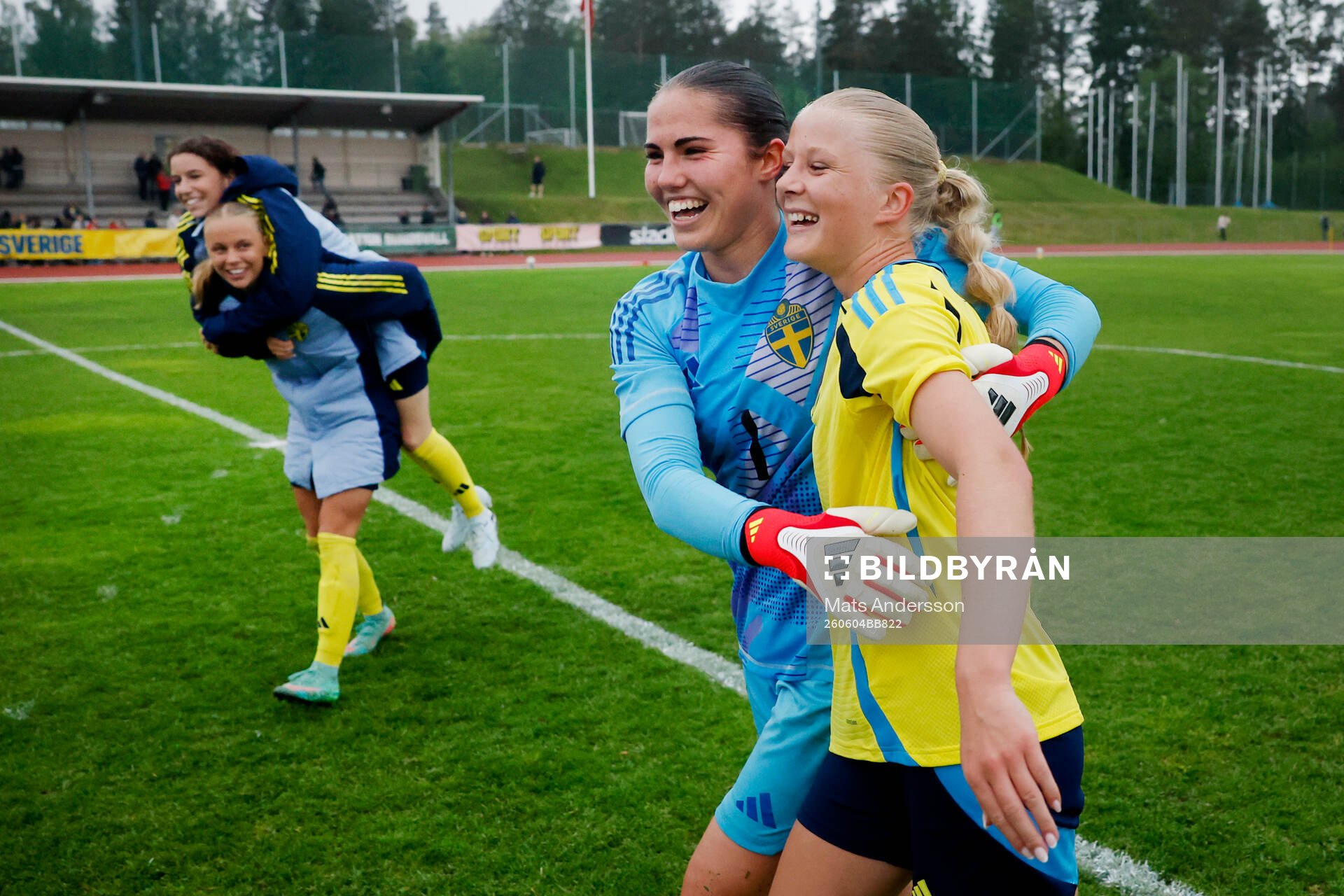 Rebecca Jakobsson and Emilia Redzter +sv celebrates