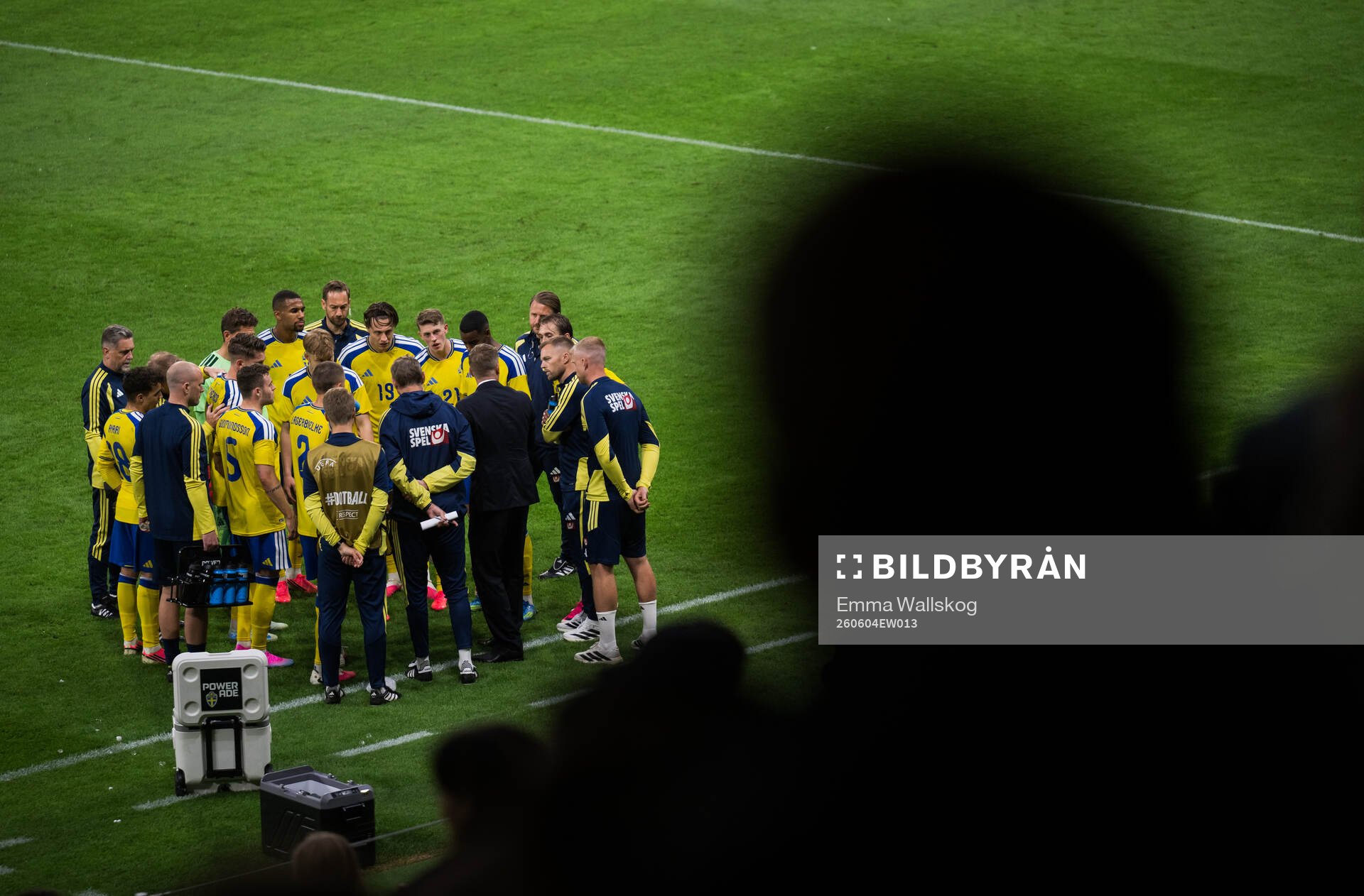 Head coach Graham Potter of Sweden gathers with players at